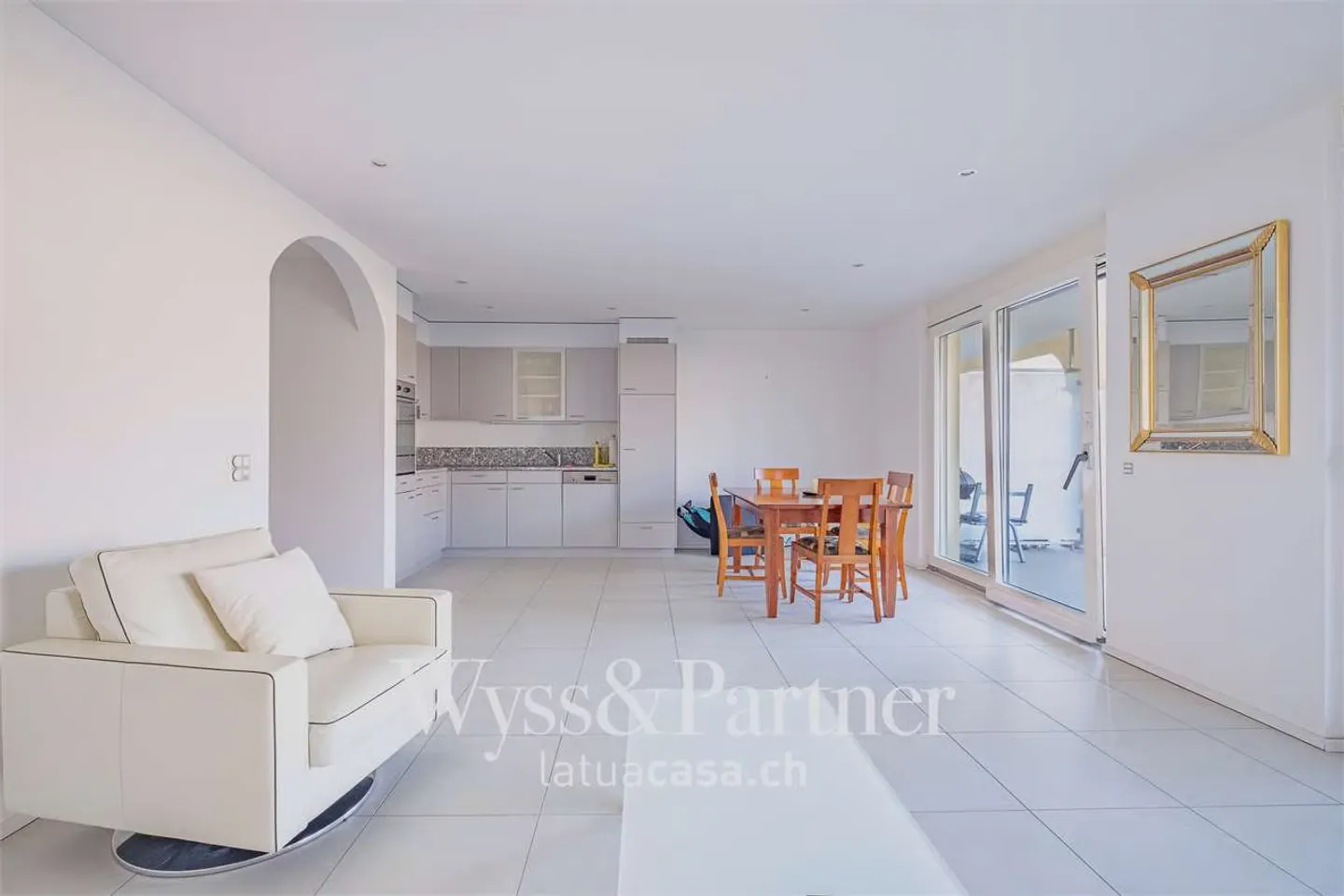 Orgnana 2.5 for sale with lake view and swimming pool - Photo 5 of 13