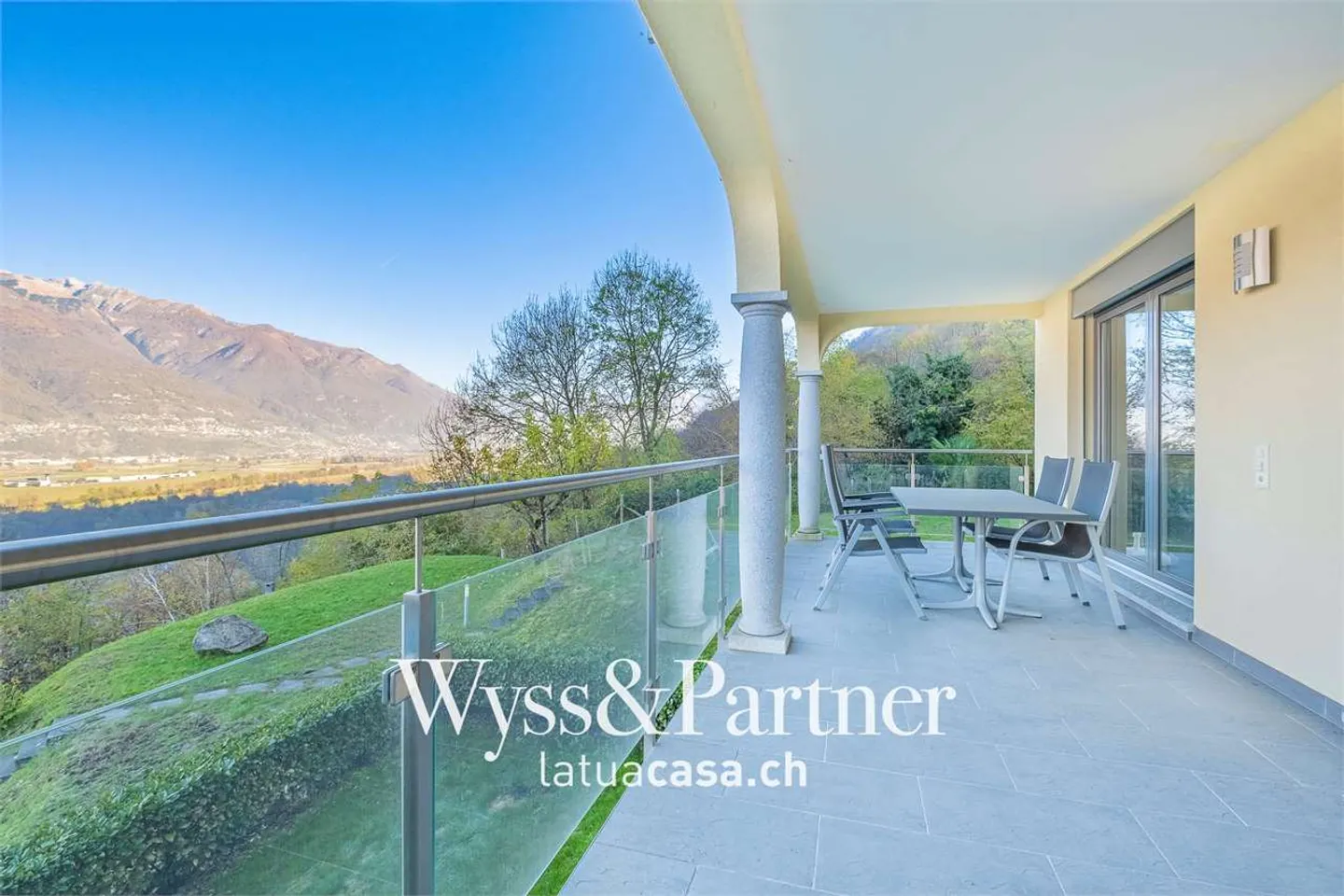 Orgnana 2.5 for sale with lake view and swimming pool - Photo 11 of 13