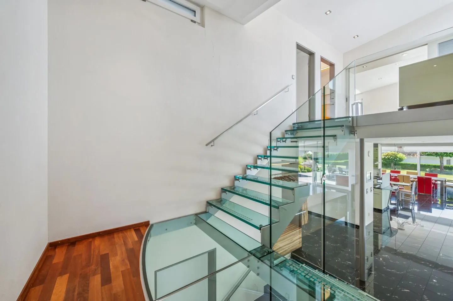 Villa d'architecte avec piscine intérieure et vue sur le lac - Photo 5 sur 11