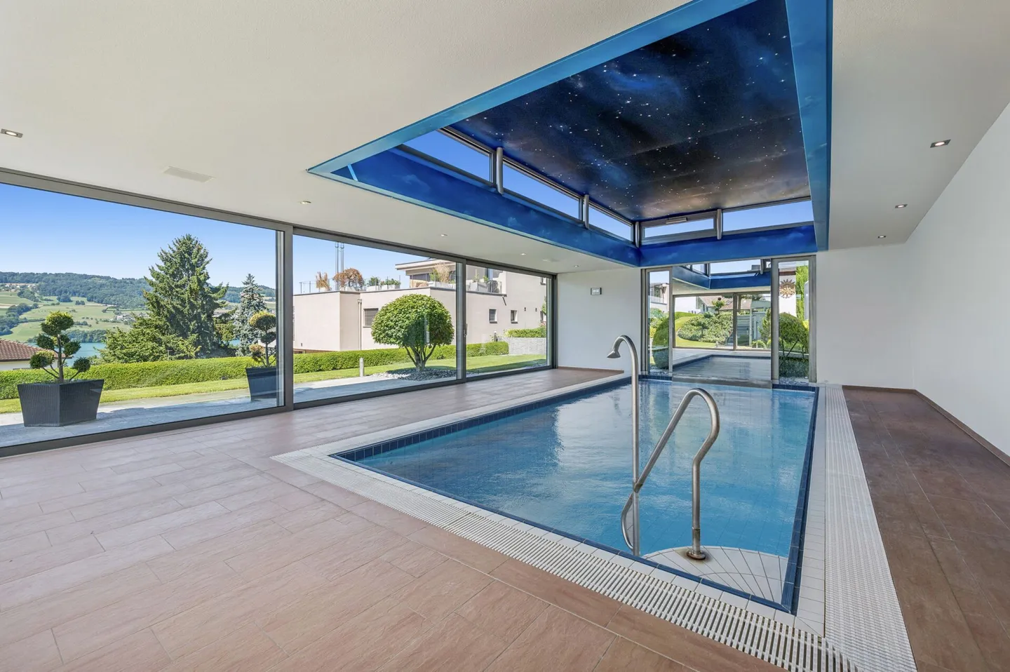Villa d'architecte avec piscine intérieure et vue sur le lac - Photo 8 sur 11