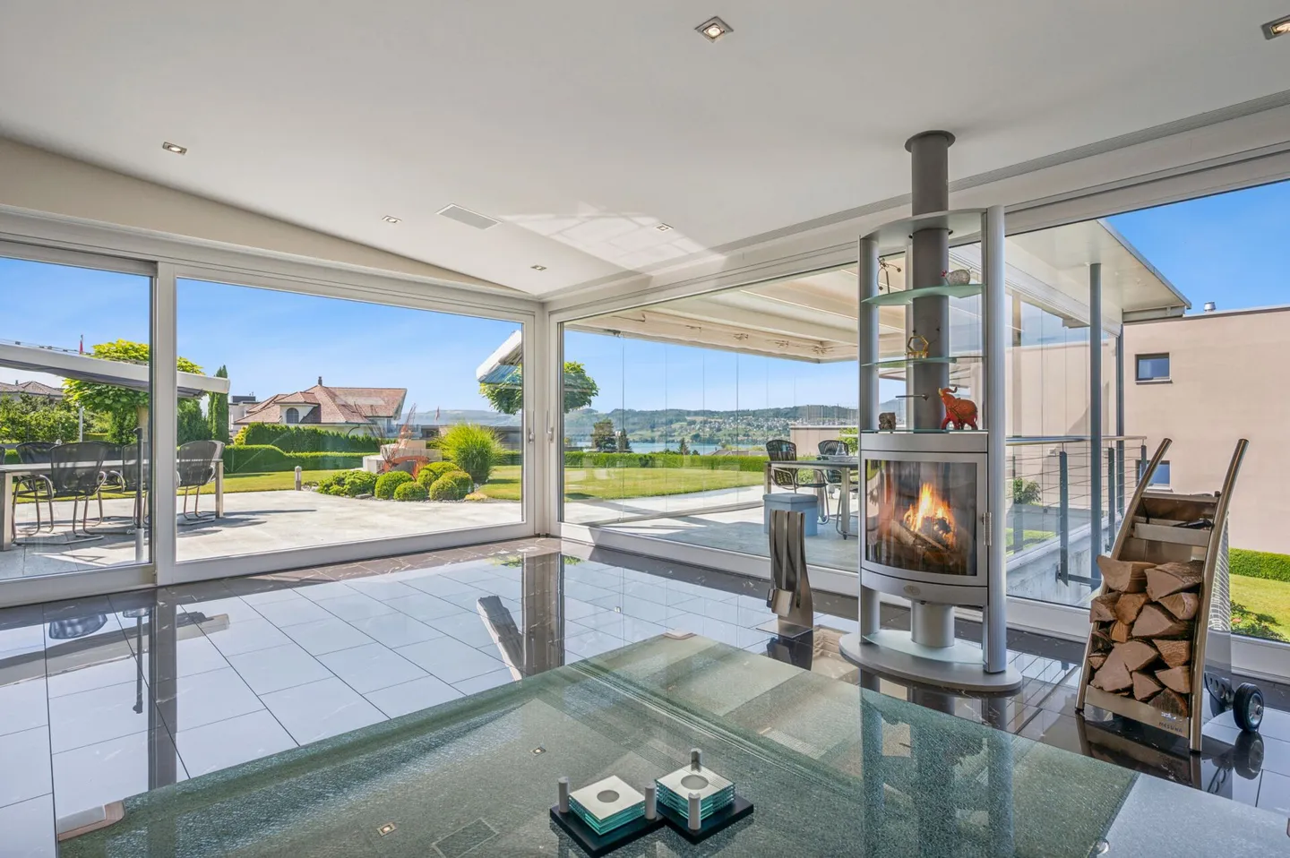 Villa d'architecte avec piscine intérieure et vue sur le lac - Photo 11 sur 11