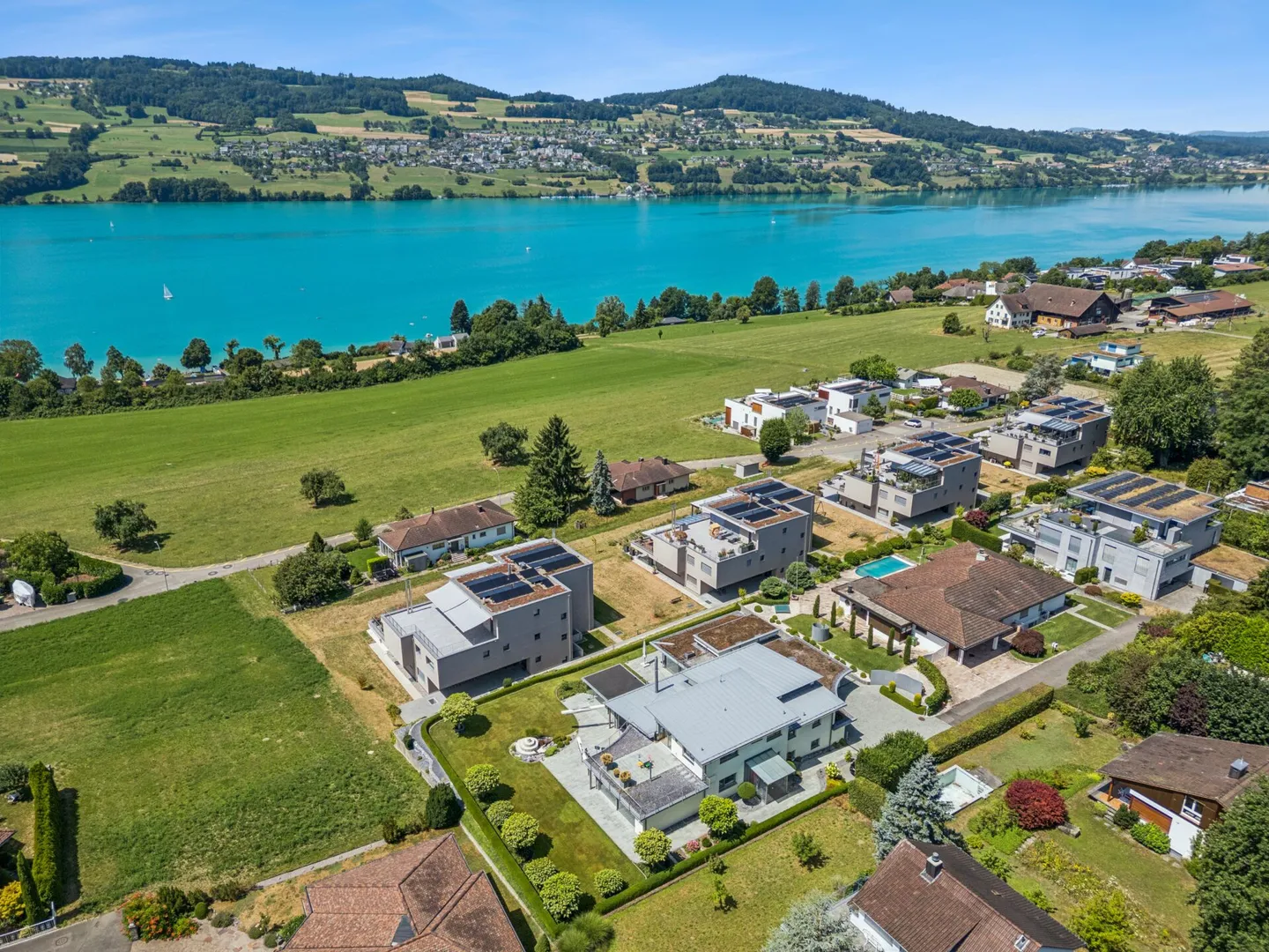 Villa d'architecte avec piscine intérieure et vue sur le lac - Photo 1 sur 11