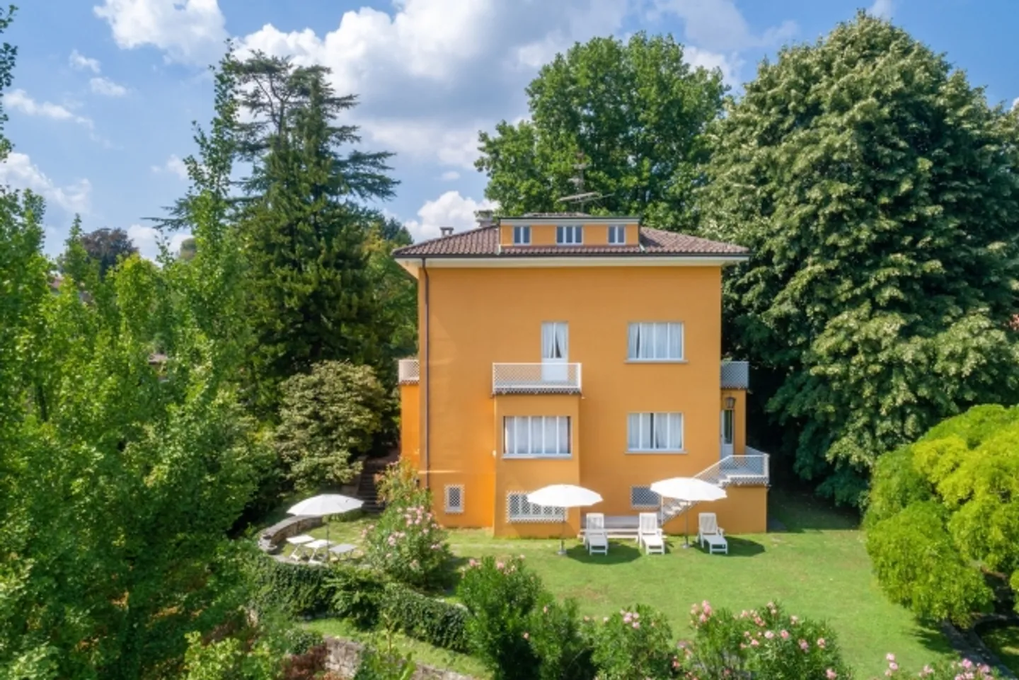 Prestigious property just a stone's throw from the center - Photo 4 of 12