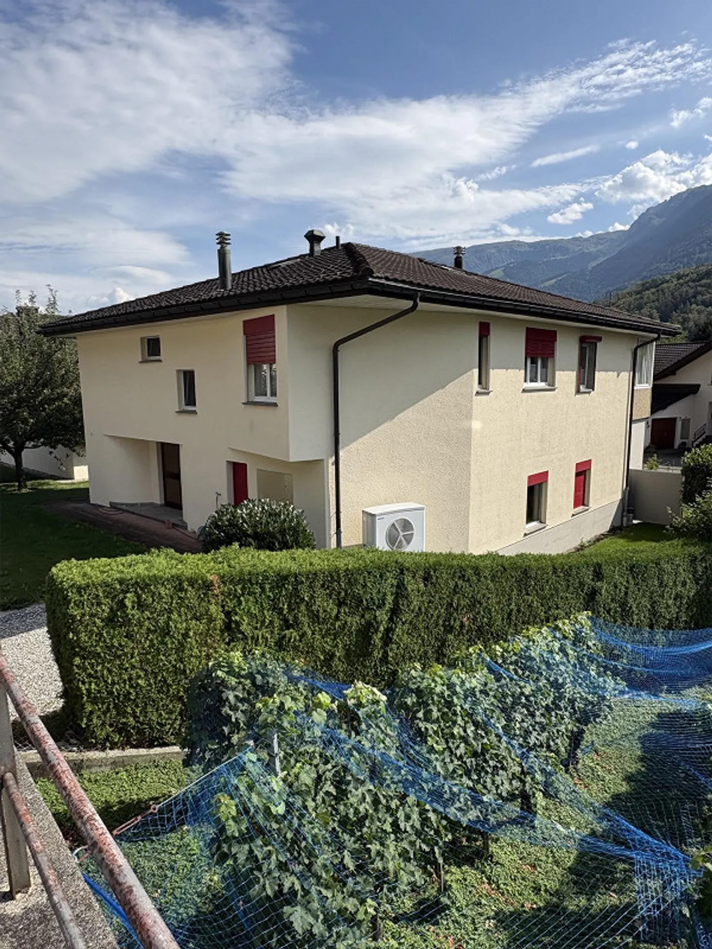 Einfamilienhaus mit Einliegerwohnung, Doppel- und WoMo Garage - Photo 4 sur 22