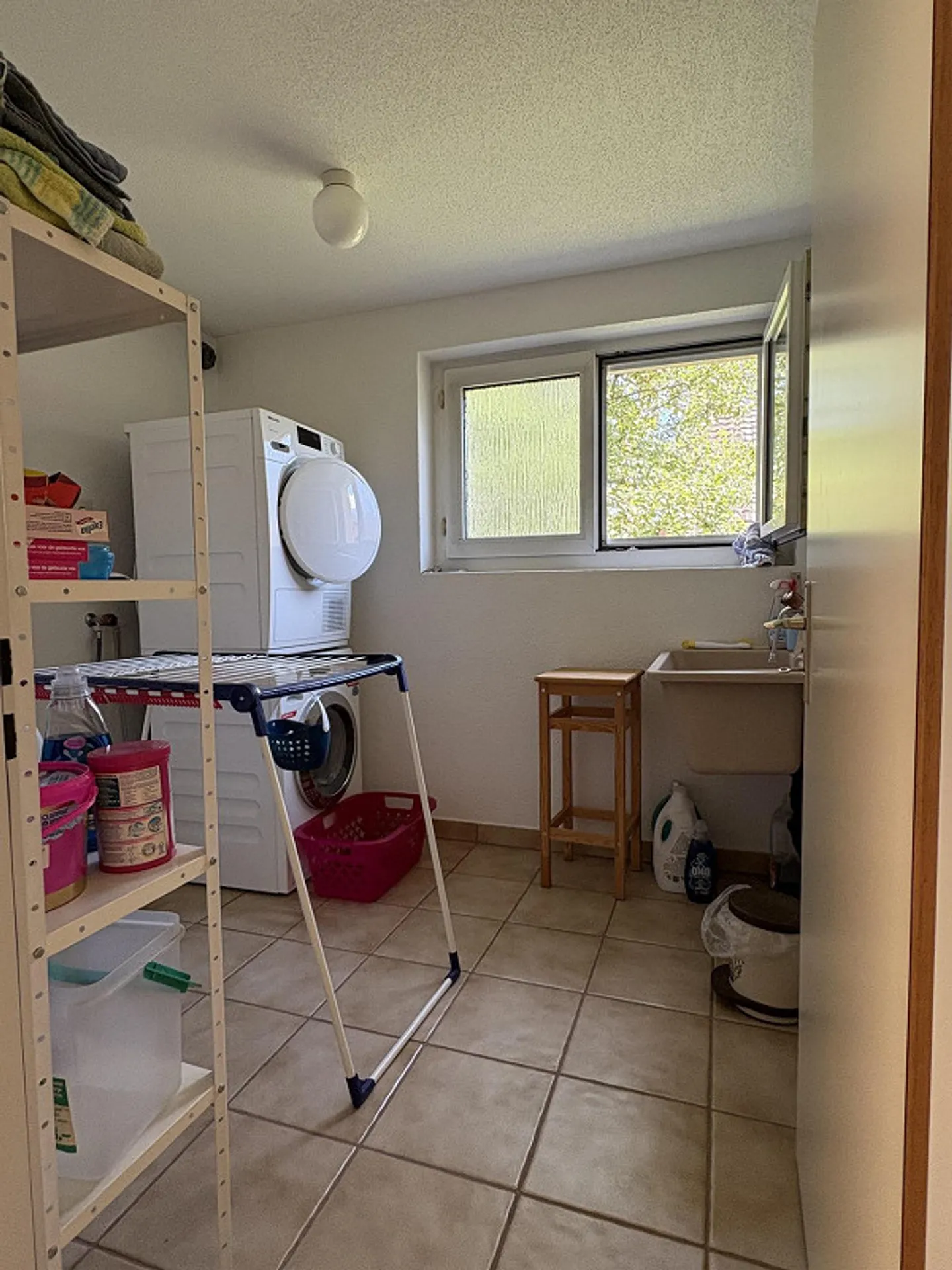 Einfamilienhaus mit Einliegerwohnung, Doppel- und WoMo Garage - Photo 17 sur 22