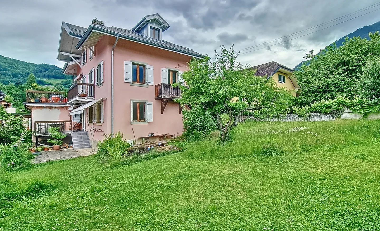 Village house with 2 apartments + studio and large garden, to renovate - Photo 4 of 4