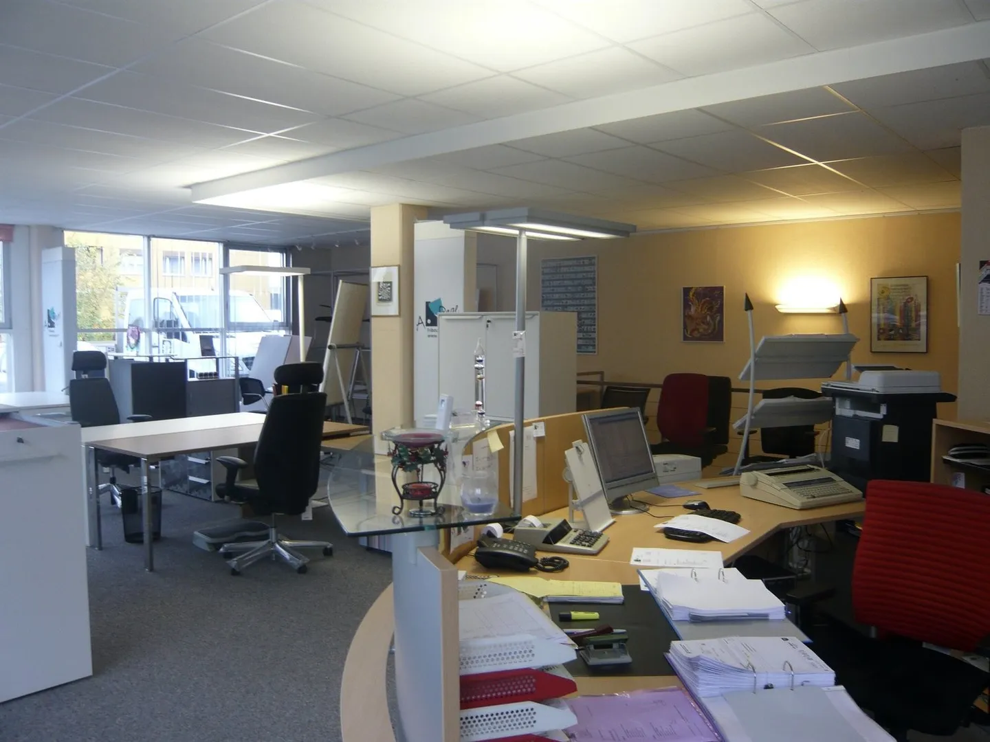 COMMERCIAL OR ADMINISTRATIVE SPACE WITH WINDOWS OF APPROX. 131 M² ON THE GROUND FLOOR - Photo 3 of 4
