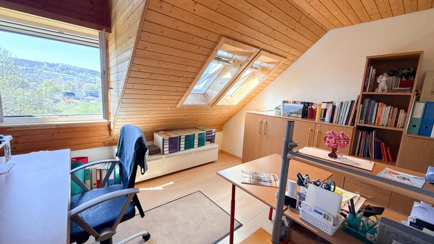 Grandioses 6.5-Zimmer-Doppeleinfamilienhaus mit idyllischem Grundstück - Photo 13 sur 13