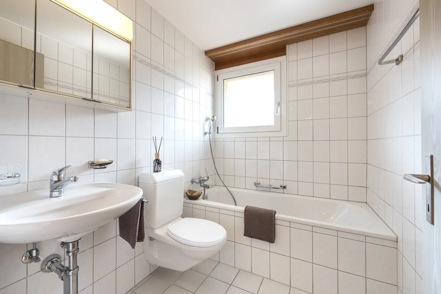 1 Free Rent & Move Stress-Free - Photo 3 of 10