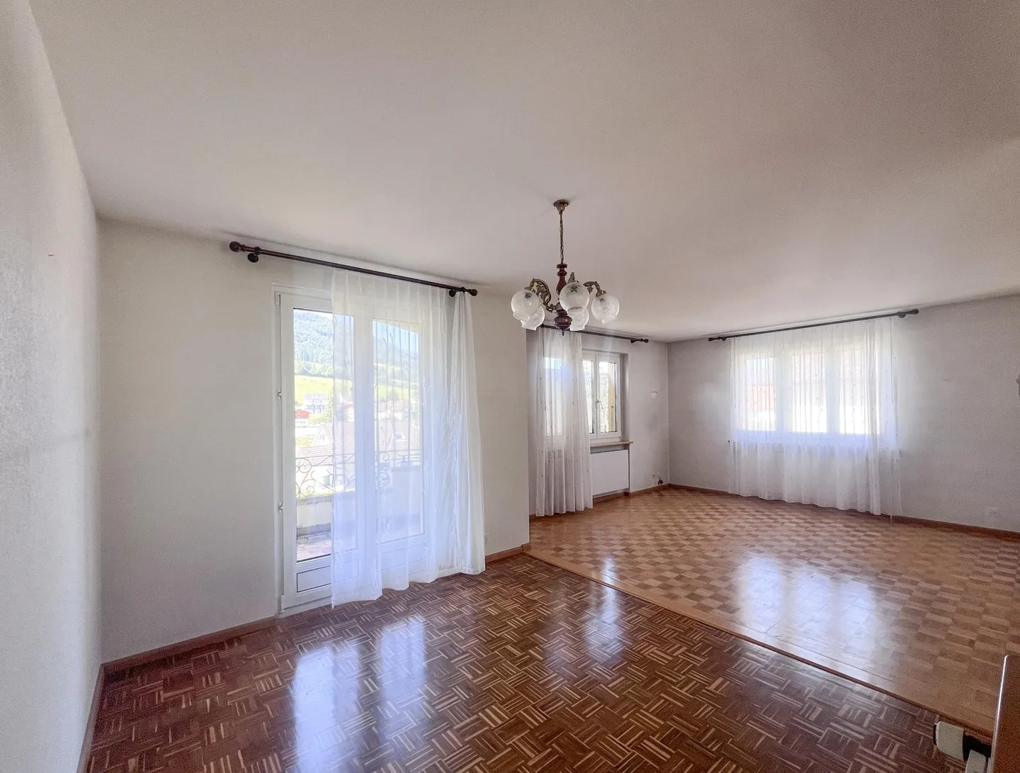 Geräumiges Familienhaus mit Veranda und Garage - Foto 4 von 8