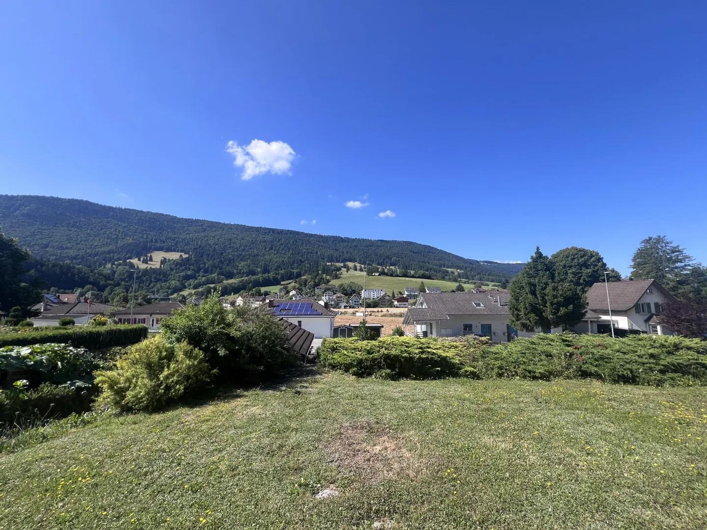 Geräumiges Familienhaus mit Veranda und Garage - Foto 2 von 8