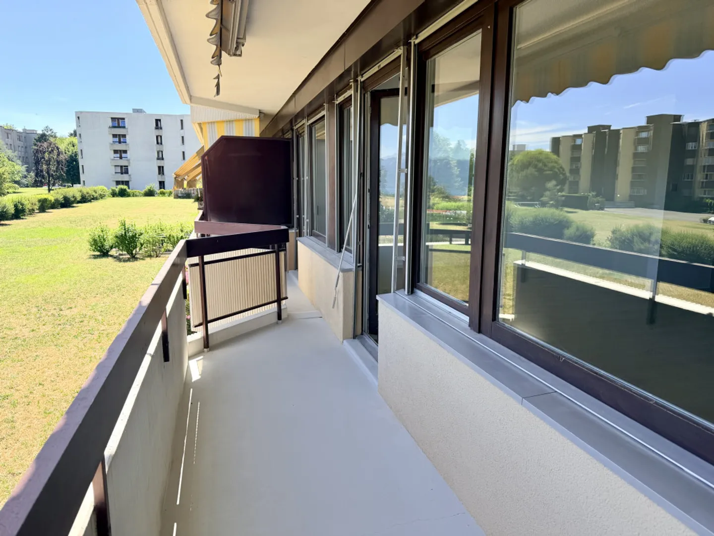 Spacious Apartment with Lake View - Photo 5 of 13