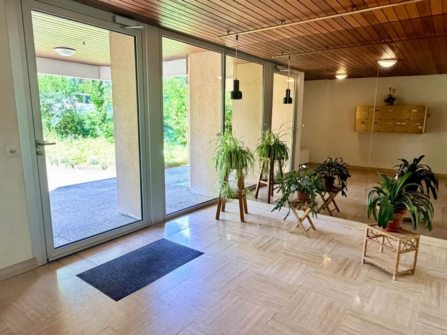 Spacious Apartment with Lake View - Photo 11 of 13