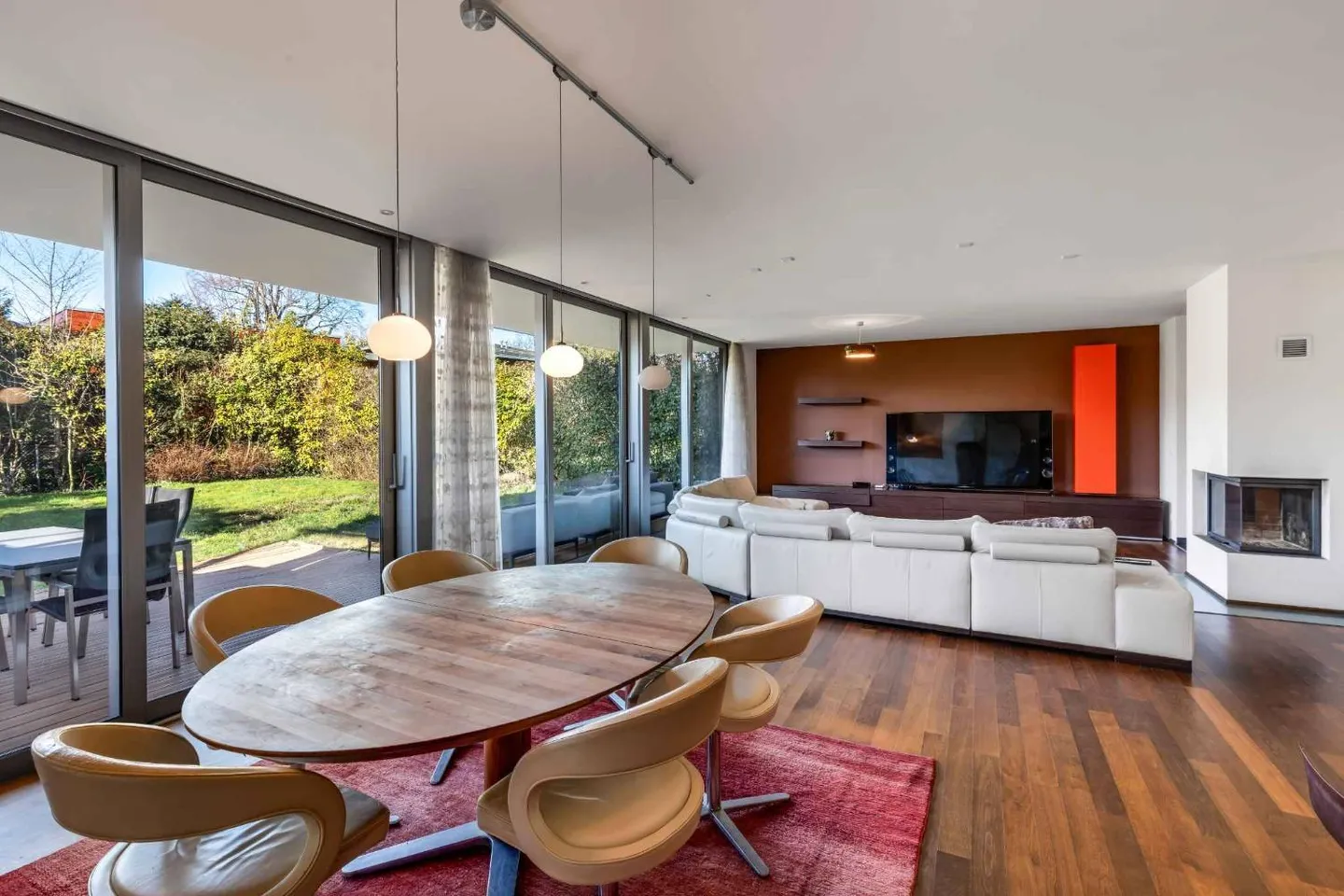 Magnifique villa en rangée dans un quartier résidentiel calme et sûr ! - Photo 2 sur 10