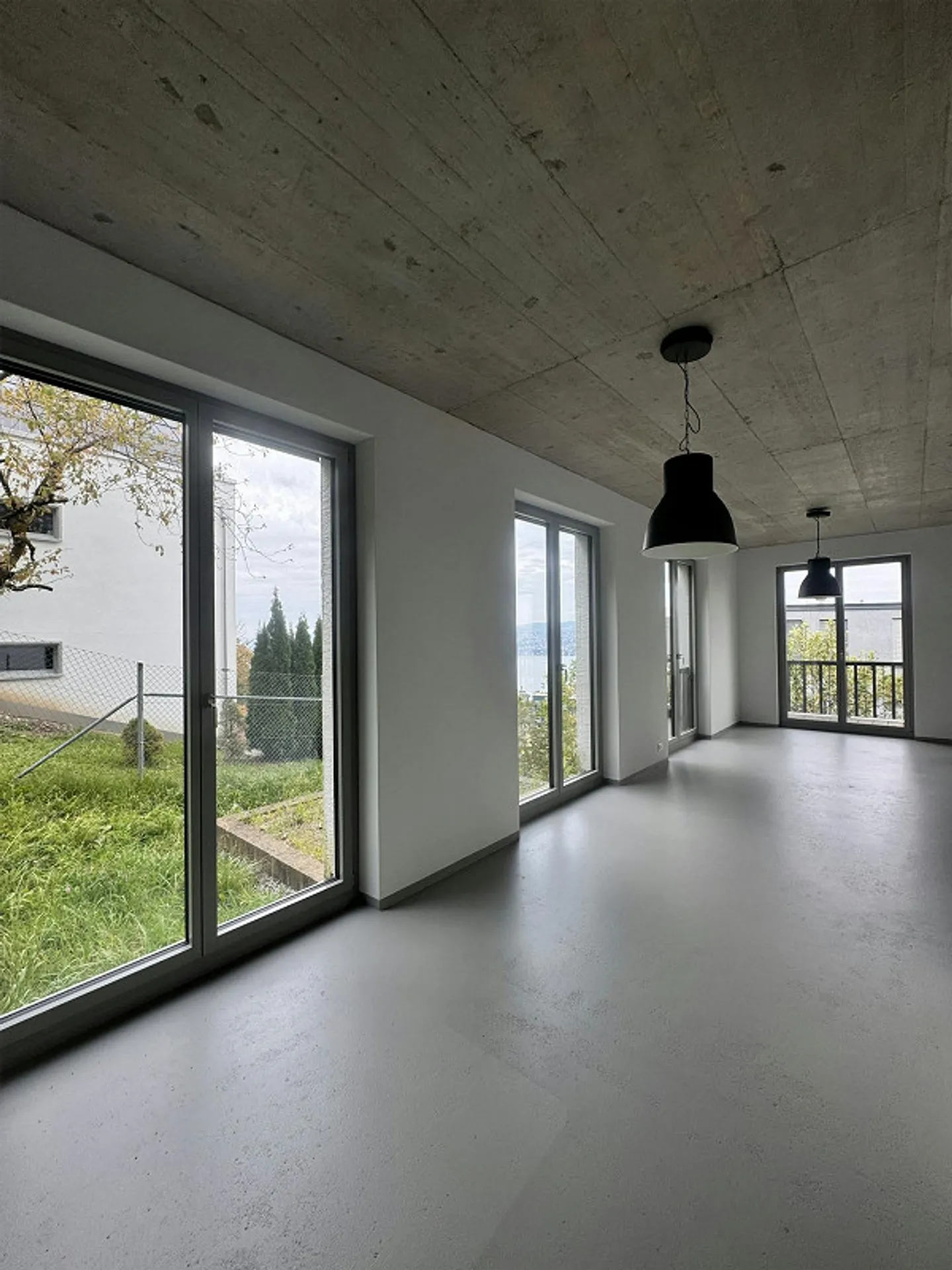 Spacious office space with kitchenette and shower for rent - Photo 6 of 9