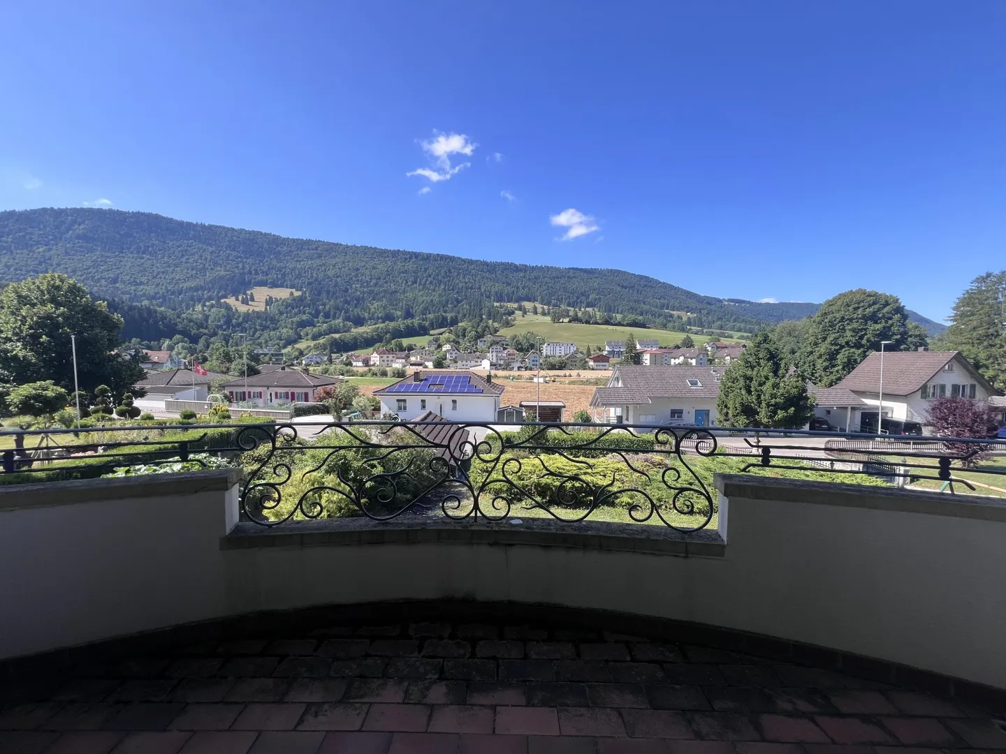 Geräumiges Familienhaus mit Veranda und Garage - Foto 7 von 8