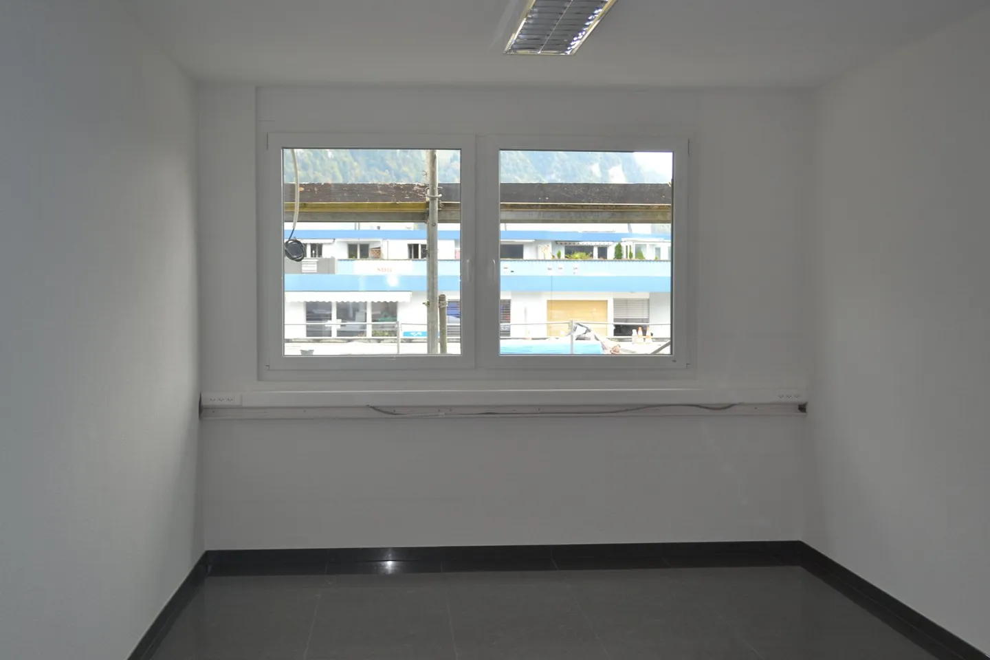 Spazio ufficio moderno in posizione centrale a Frutigen in affitto - Foto 4 di 6