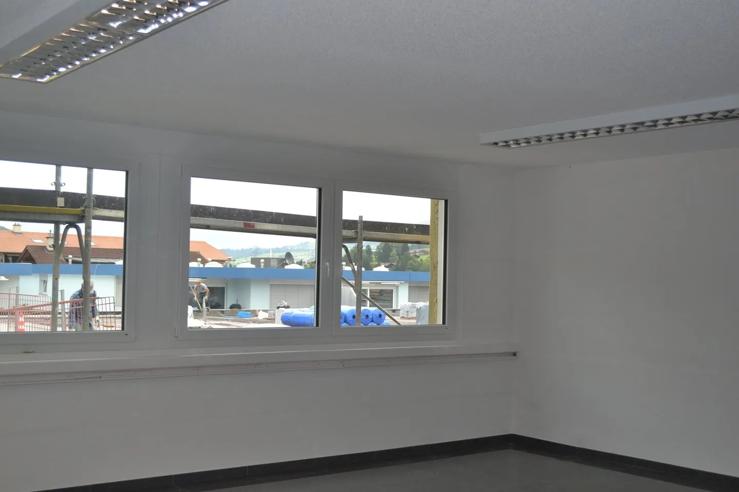 Spazio ufficio moderno in posizione centrale a Frutigen in affitto - Foto 5 di 6