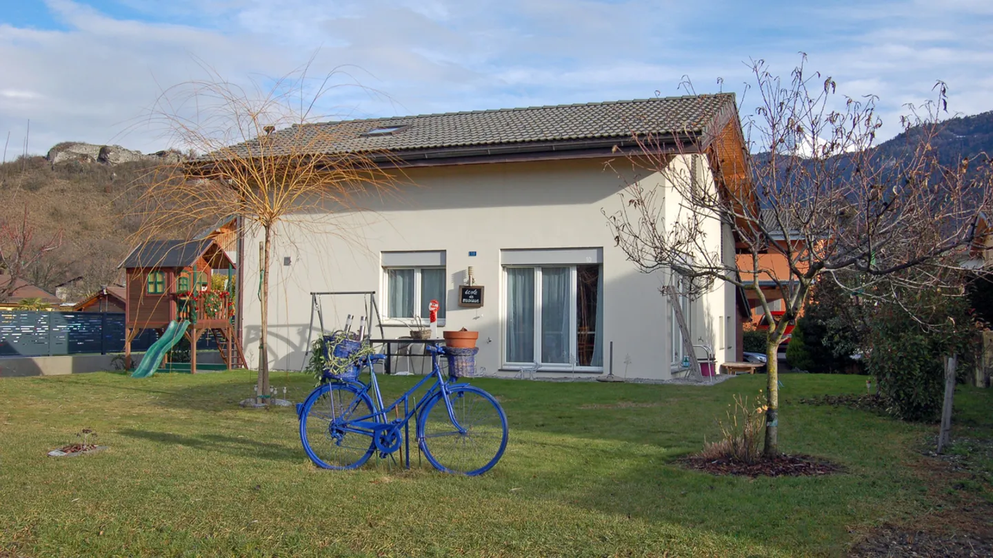 FOR RENT SPLENDID VILLA 5.5 ROOMS IN GRANGES-SIERRE - Photo 3 of 11