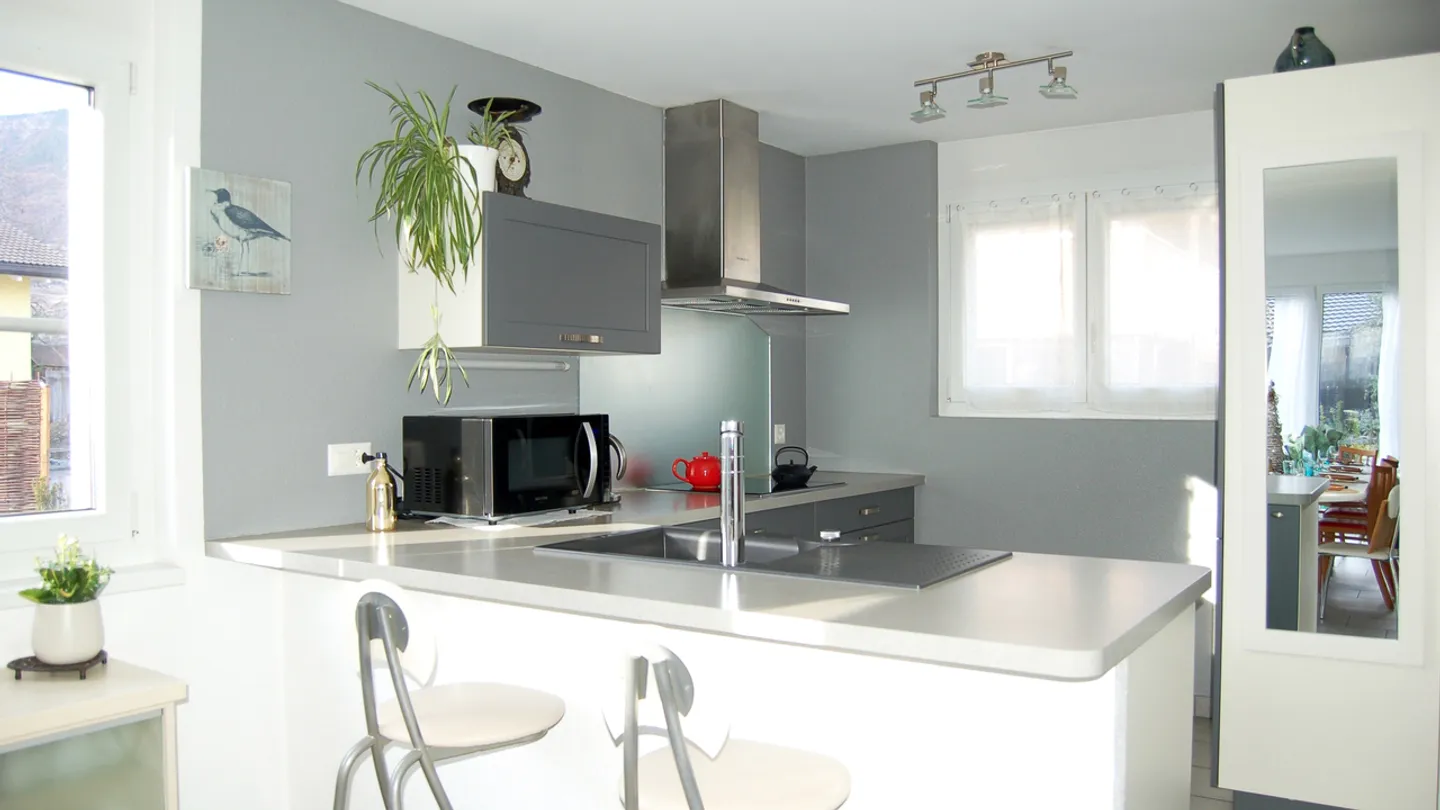 FOR RENT SPLENDID VILLA 5.5 ROOMS IN GRANGES-SIERRE - Photo 4 of 11