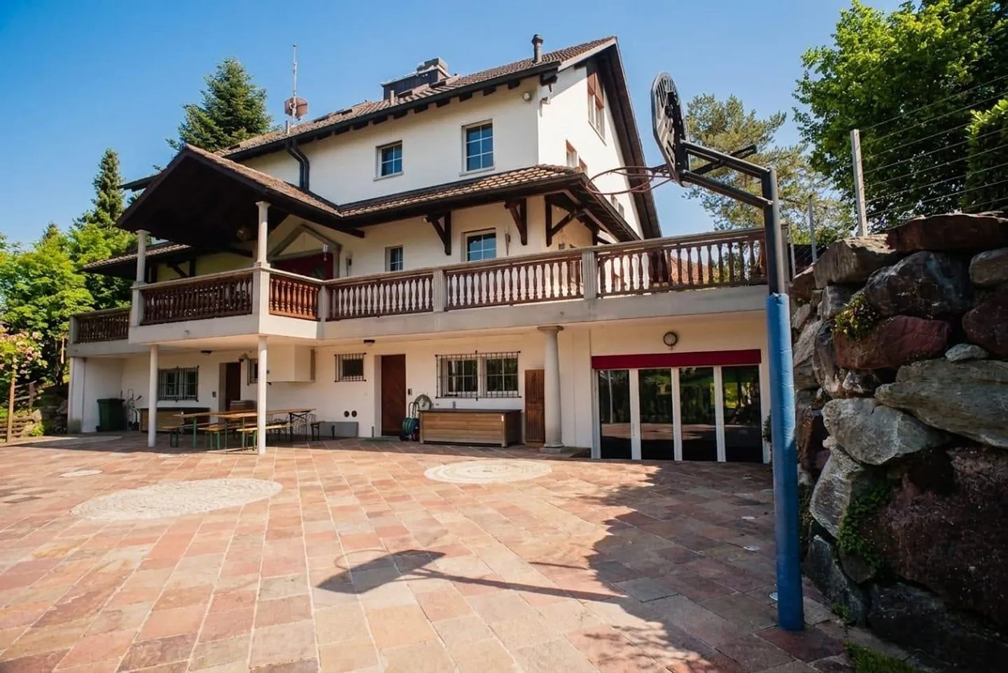 Country villa with wellness oasis and park area - Photo 2 of 13