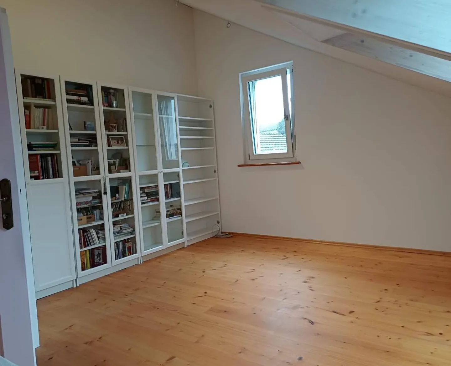 Camera in appartamento condiviso - Foto 3 di 5