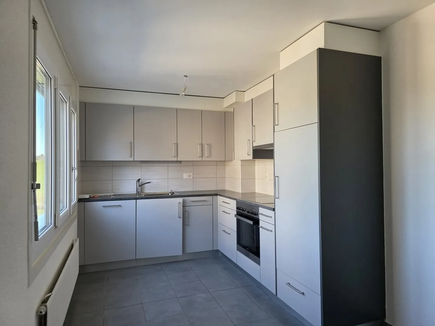 Appartement spacieux 2.5 pièces - Photo 2 sur 5