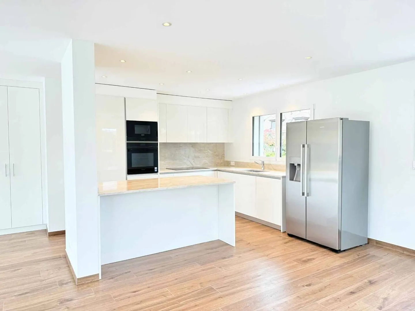 Row house for sale - Photo 5 of 13