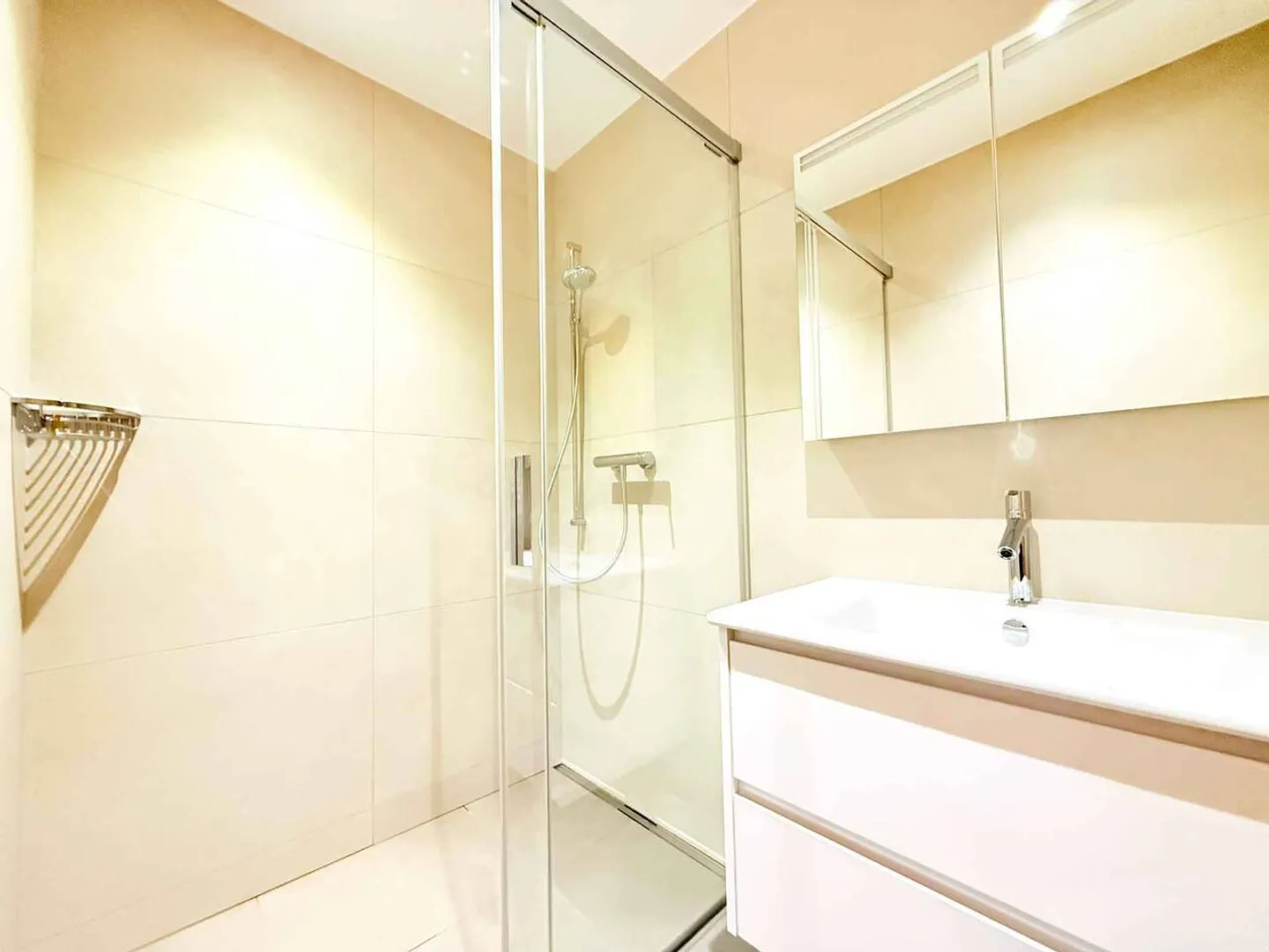 Row house for sale - Photo 7 of 13