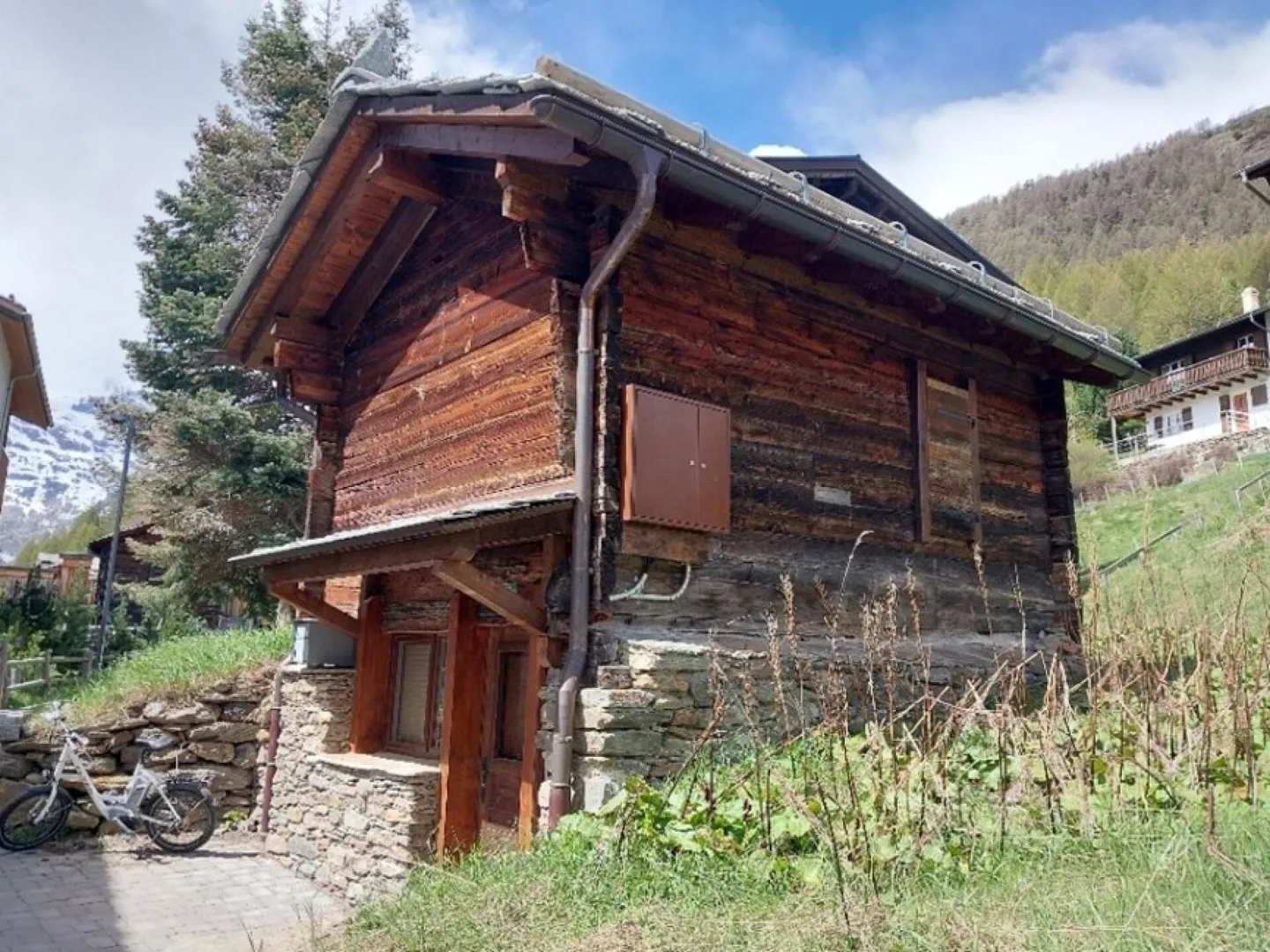 Nigelnagelneues Bijou in der sonnigen Wildi in Saas-Fee. Hauptwohnsitz = Wohn-und Steuersitz Saas-Fee. - Photo 1 of 12