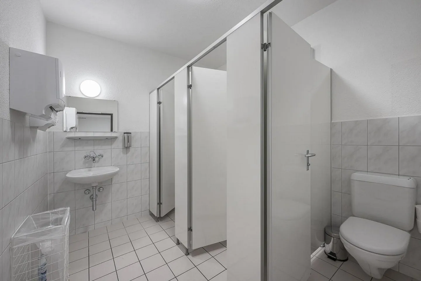 Espace prêt à emménager avec un loyer attractif disponible immédiatement ! - Photo 7 sur 9