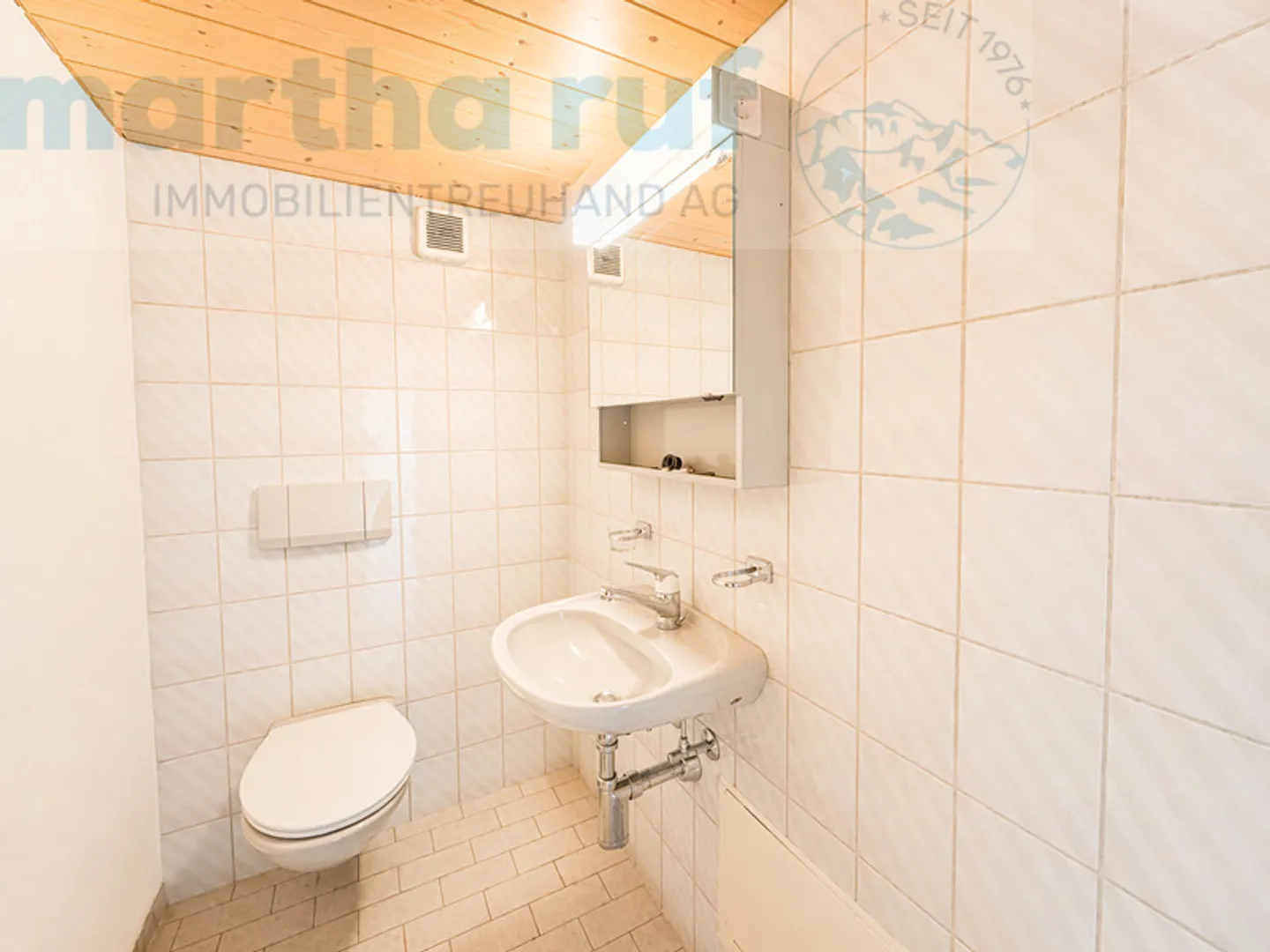 Old Town Jewel - Photo 8 of 16