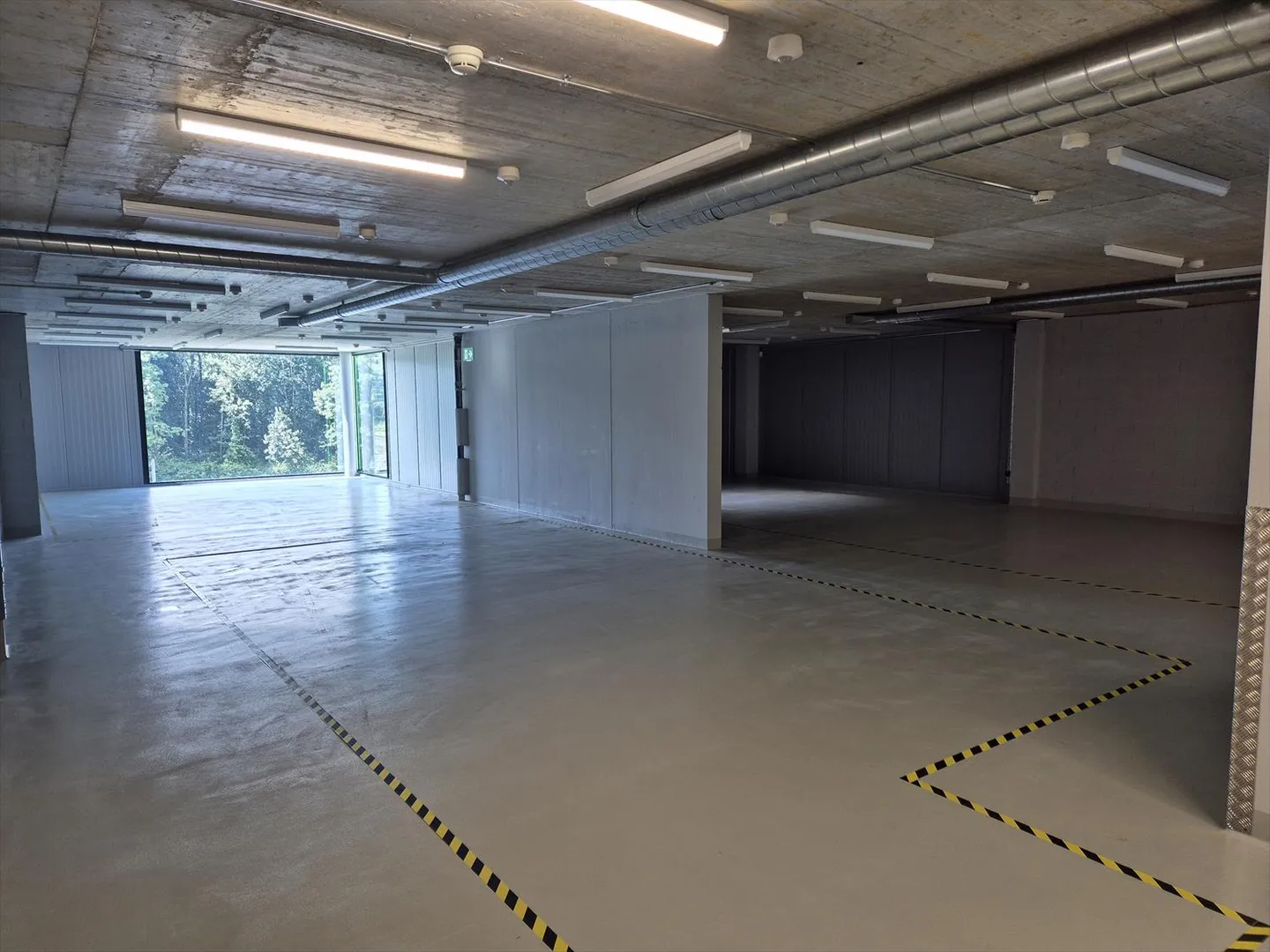 Industrial 1 room - Photo 1 of 7