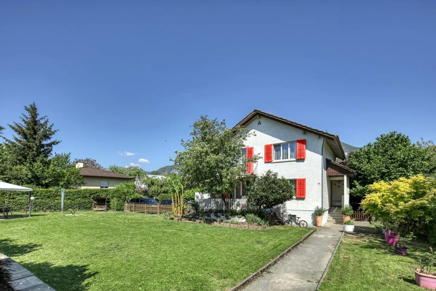 CHARMANTES EINFAMILIENHAUS MIT GROSSEM GARTEN UND AUSSICHT INS GRÜNE - Foto 5 von 15