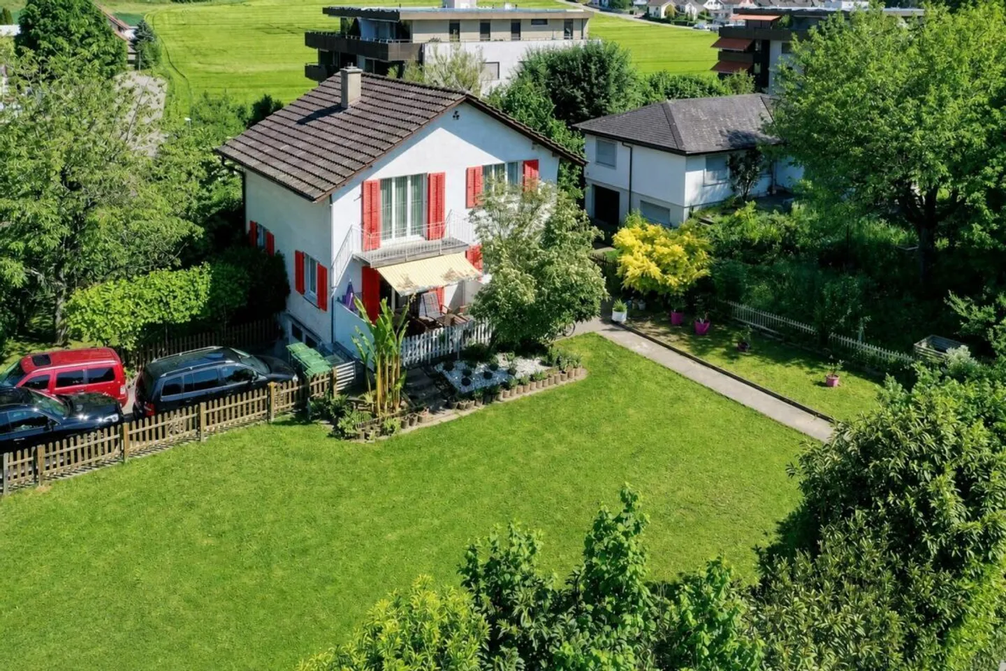 CHARMANTES EINFAMILIENHAUS MIT GROSSEM GARTEN UND AUSSICHT INS GRÜNE - Foto 4 von 15