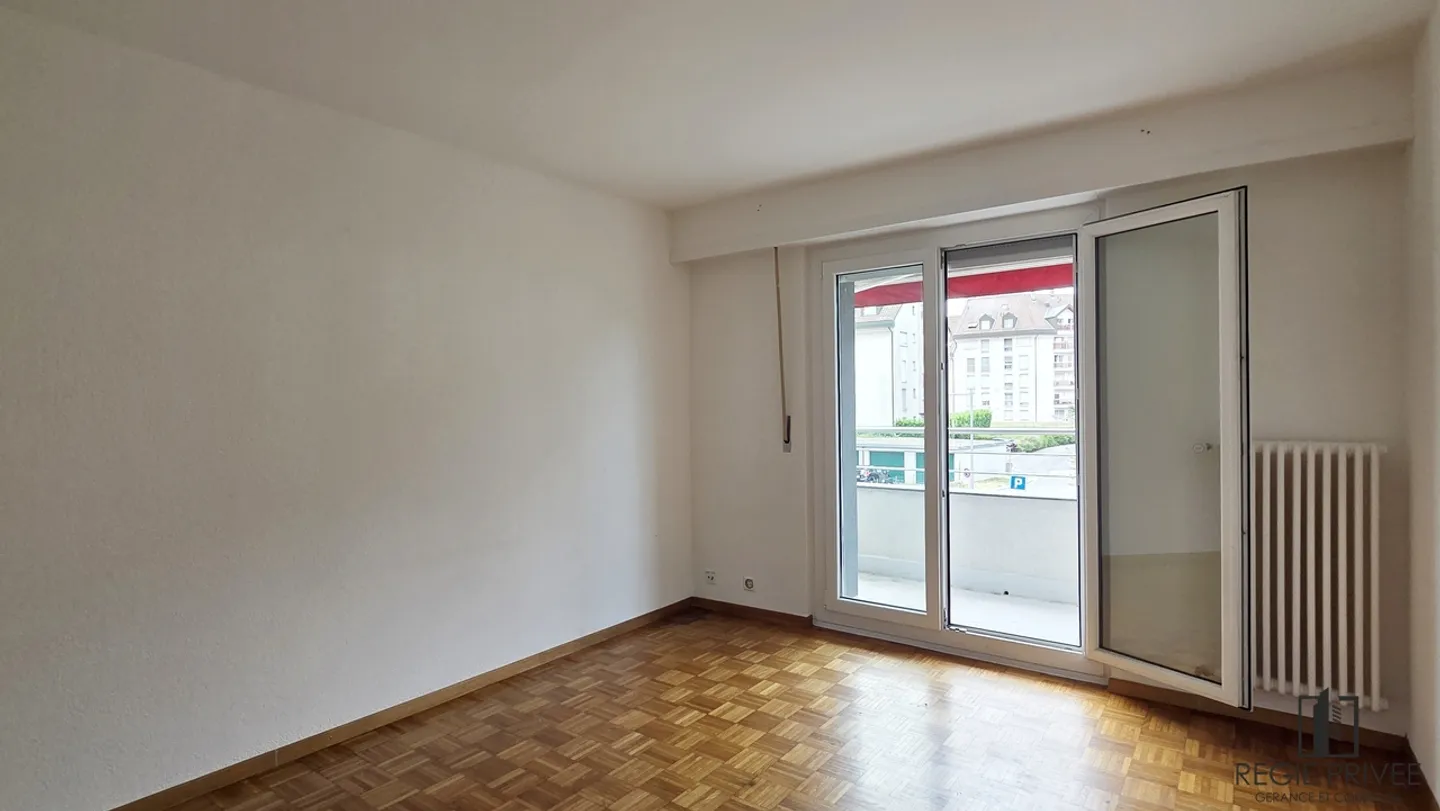 Charming Apartment in Bussigny - Photo 2 of 6