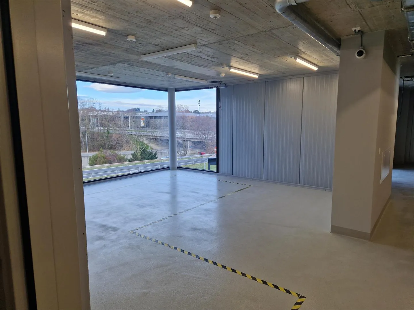 Industrial 1 room - Photo 5 of 7