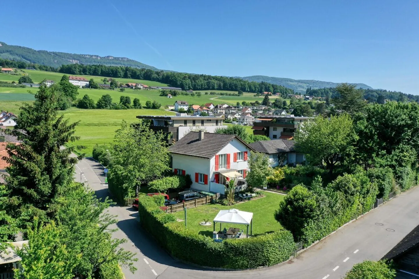 CHARMANTES EINFAMILIENHAUS MIT GROSSEM GARTEN UND AUSSICHT INS GRÜNE - Foto 6 von 15