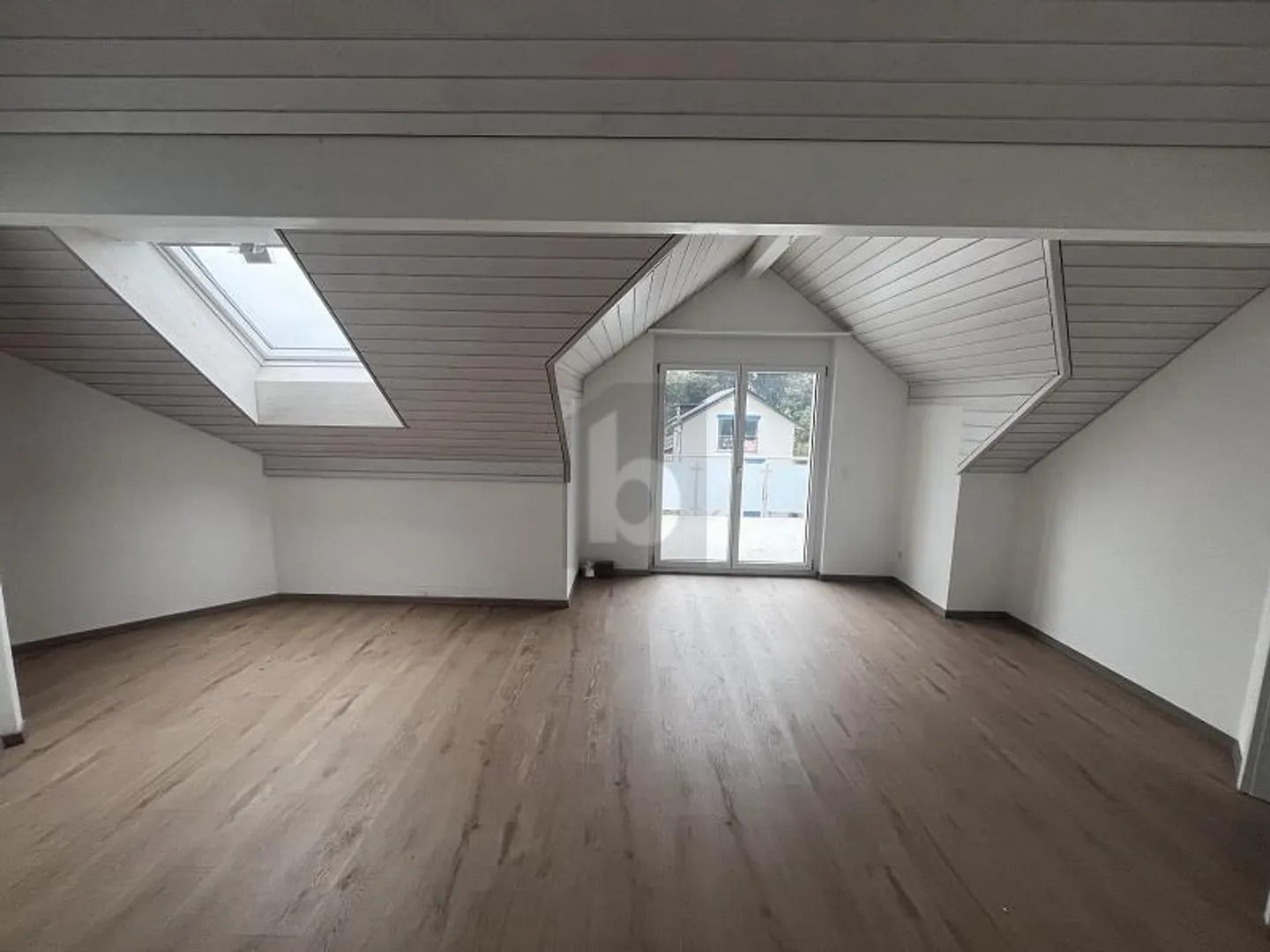Geräumiges Penthouse mit Balkonen - Foto 2 von 6
