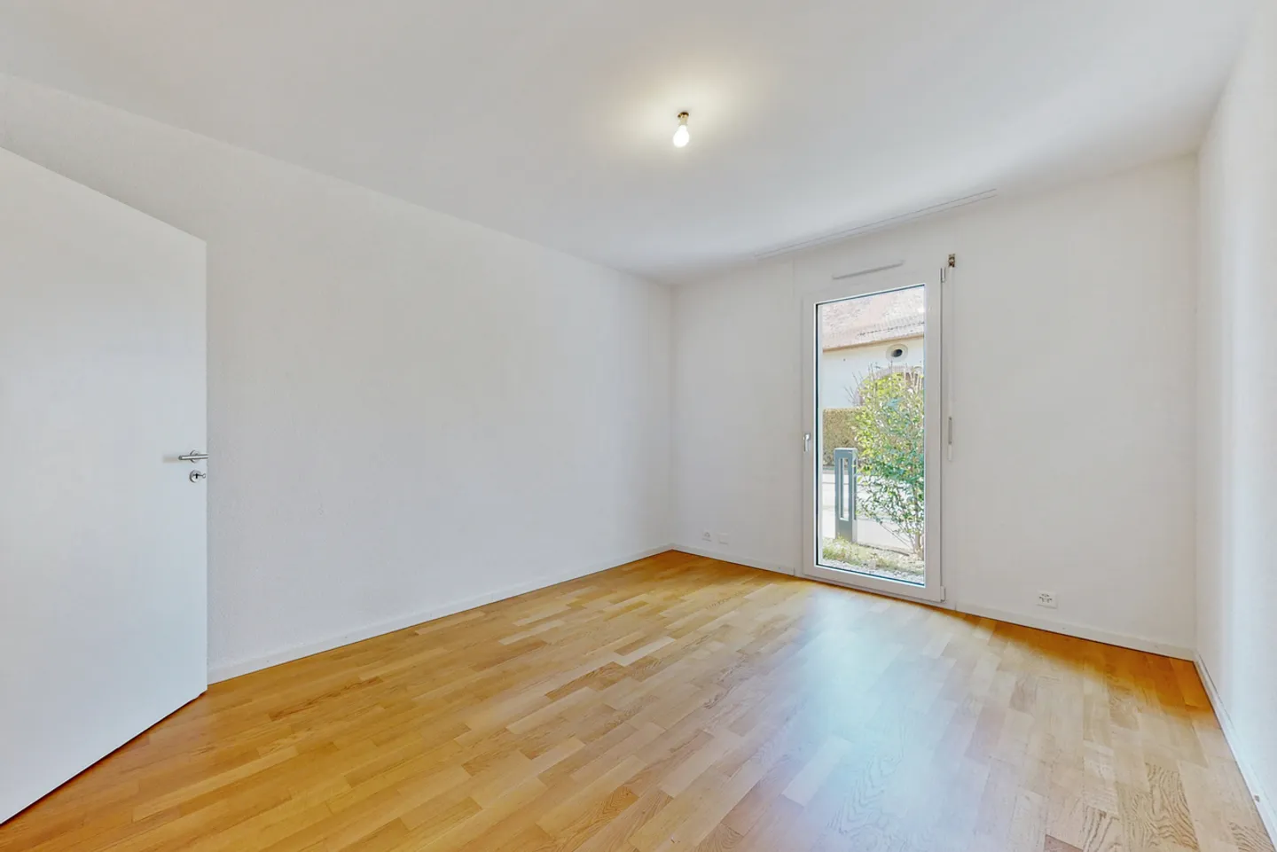 Modern Accommodation - Photo 3 of 11