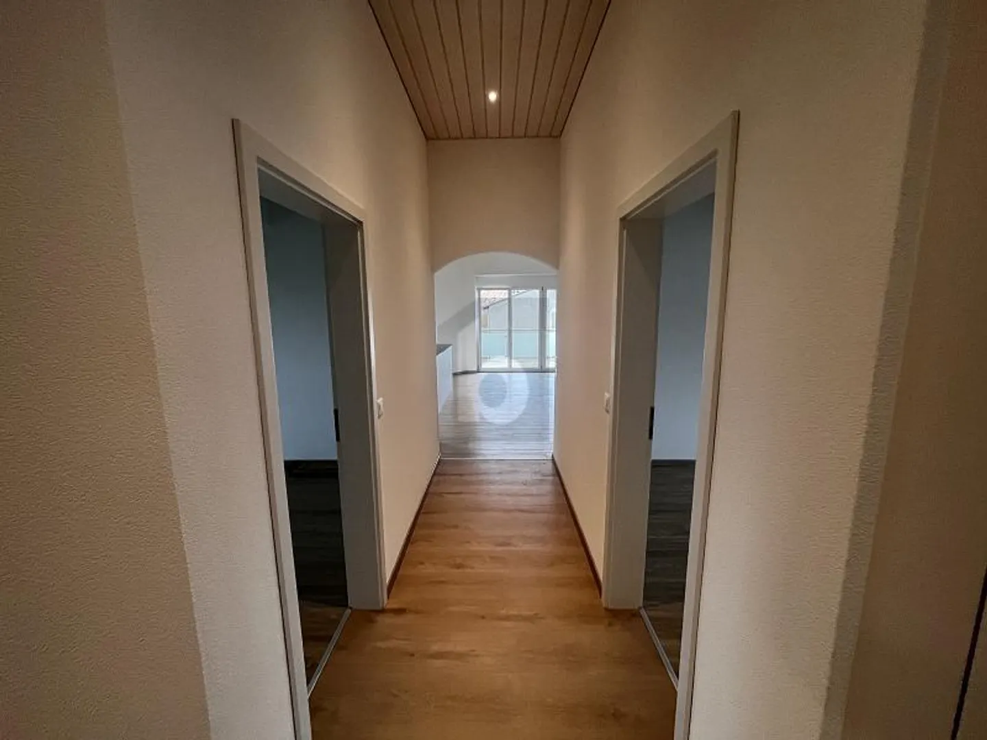 Geräumiges Penthouse mit Balkonen - Foto 3 von 6