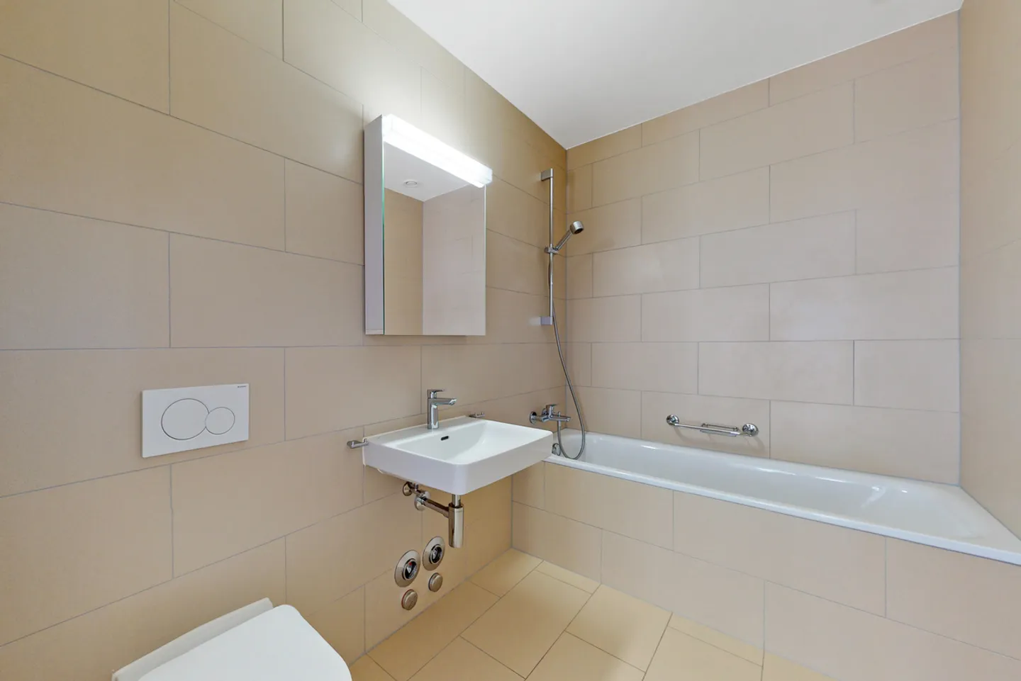 Modern Accommodation - Photo 8 of 11