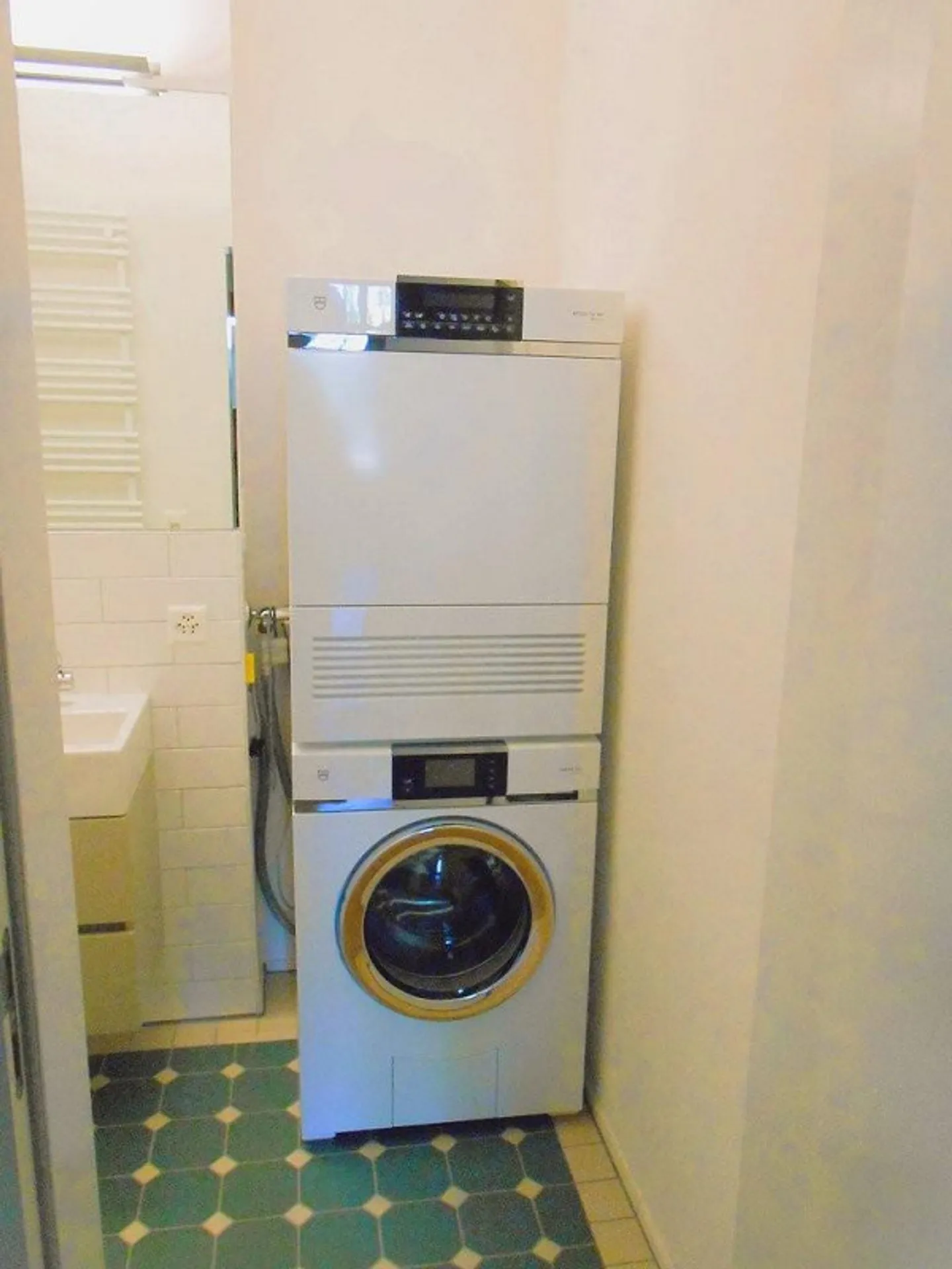 Stilvoll wohnen - moderner Altbau mit einzigartigem Charakter - Foto 4 di 8