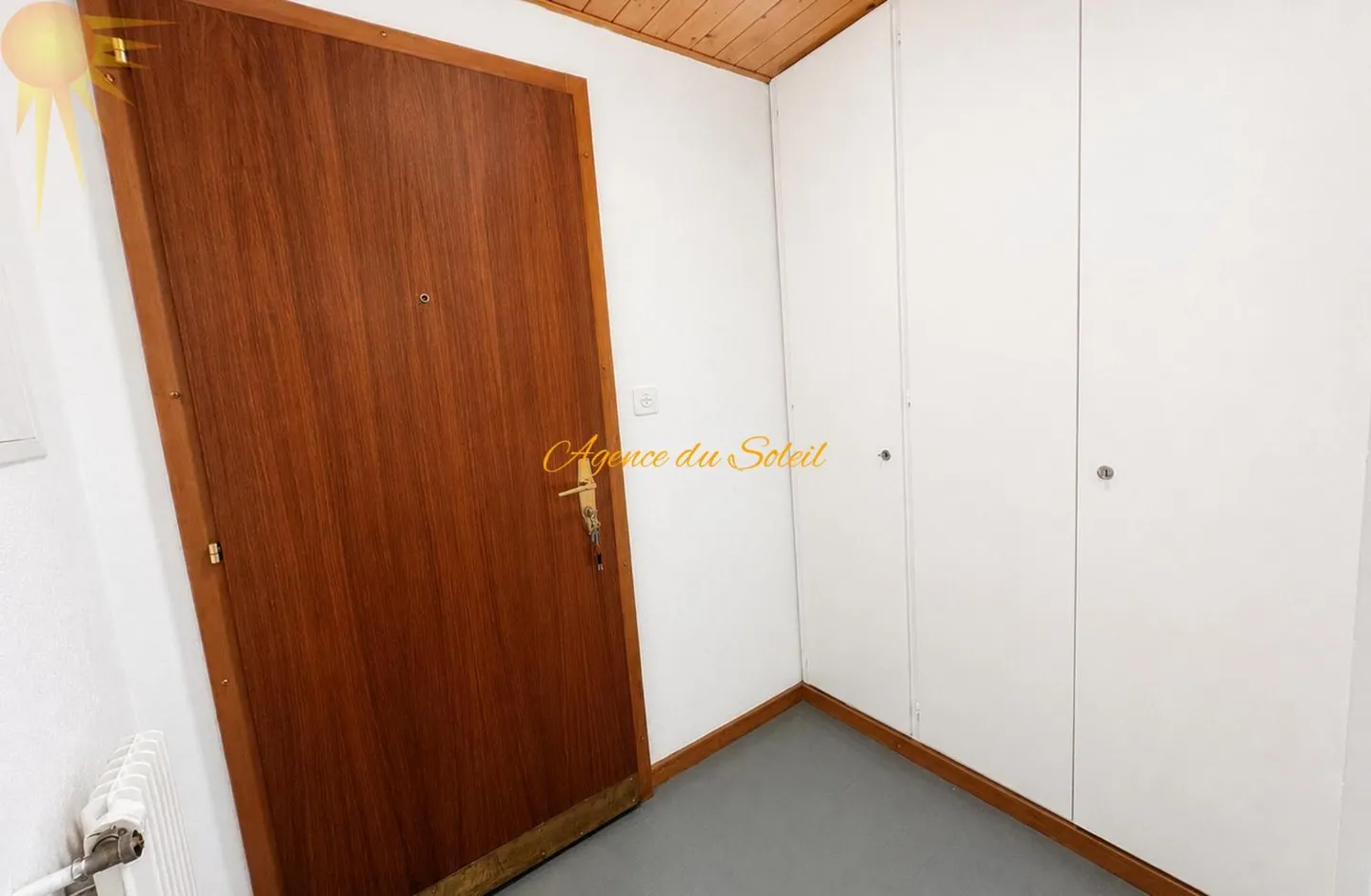Zu vermieten (Wintersaison) dieses gemütliche und geräumige Studio im Zentrum von Crans! - Foto 9 von 13