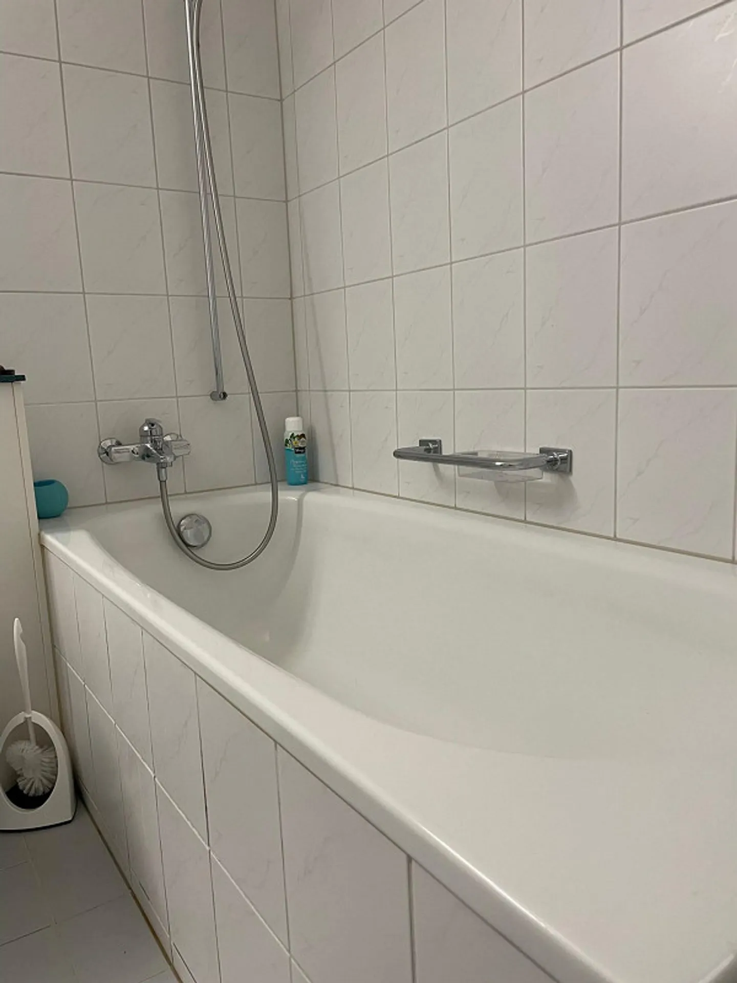 Camera in appartamento condiviso - Foto 2 di 7