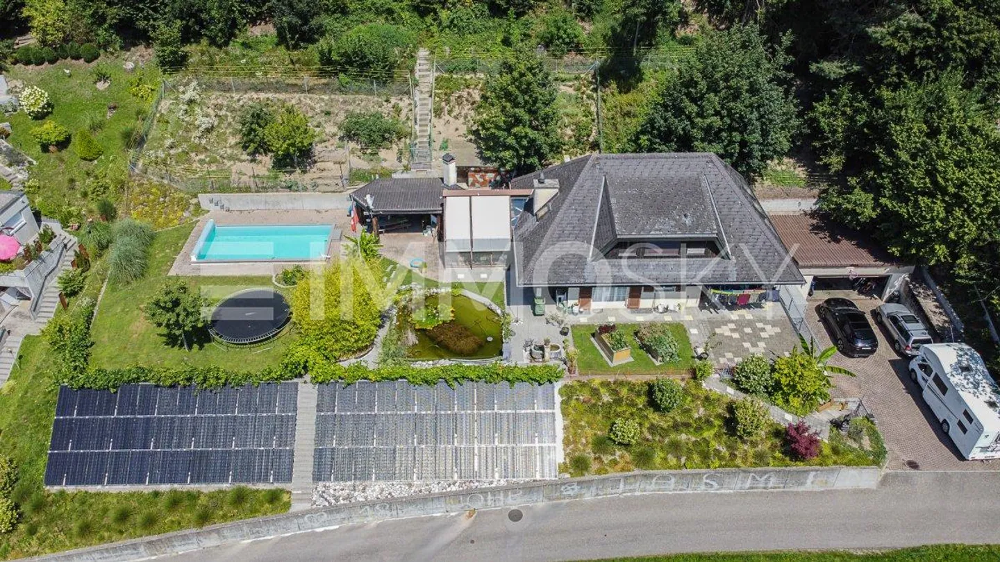 Proprietà familiare con enormi spazi verdi - Foto 2 di 5