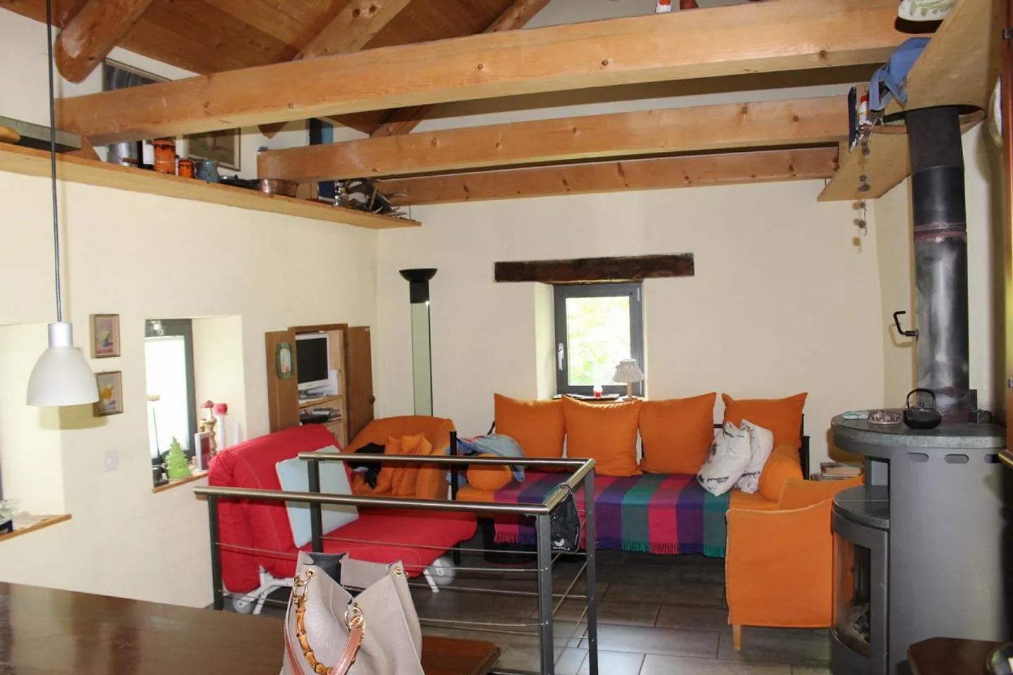 Maison rustique de 3 pièces avec pergola et grand jardin - Photo 2 sur 11