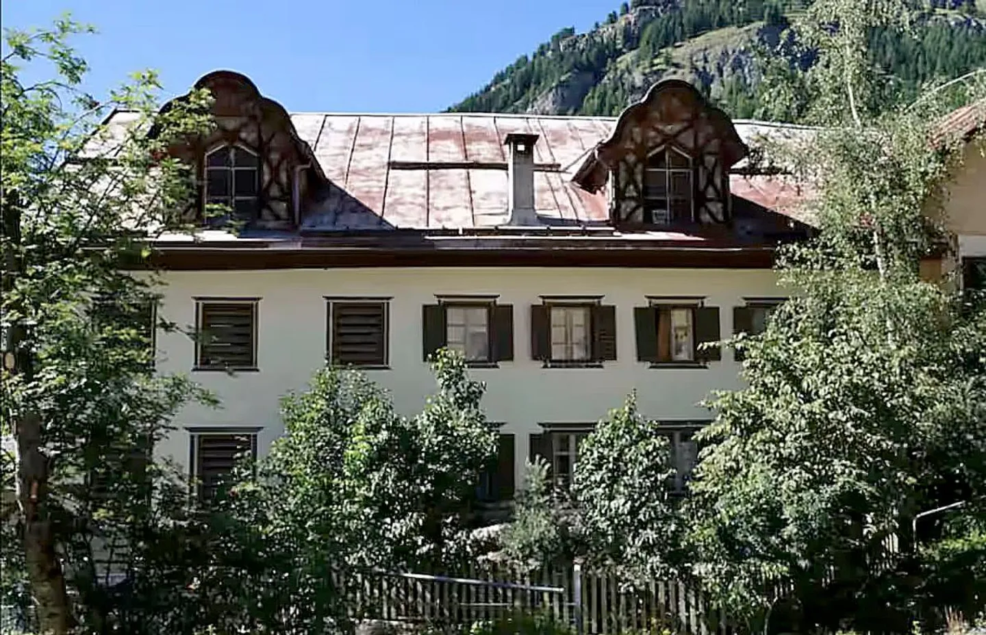 Occasione rara in Engadina. Rarità - Unità residenziale caratteristica con grande terrazza soleggiata, orientamento a sud e vista panoramica non ostacolata - Foto 1 di 7