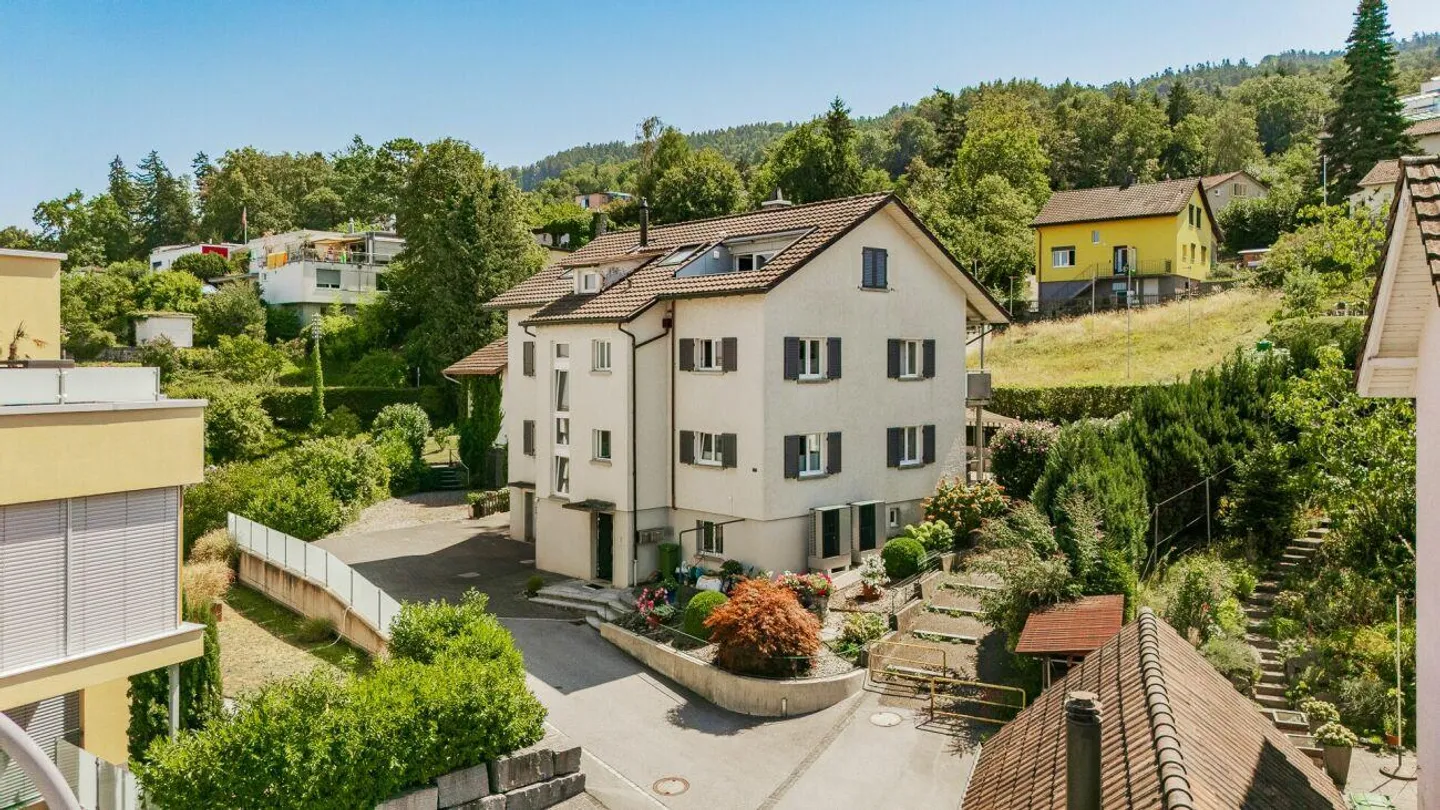 Propriété polyvalente avec deux unités résidentielles de haute qualité et vue sur le lac - Photo 3 sur 18