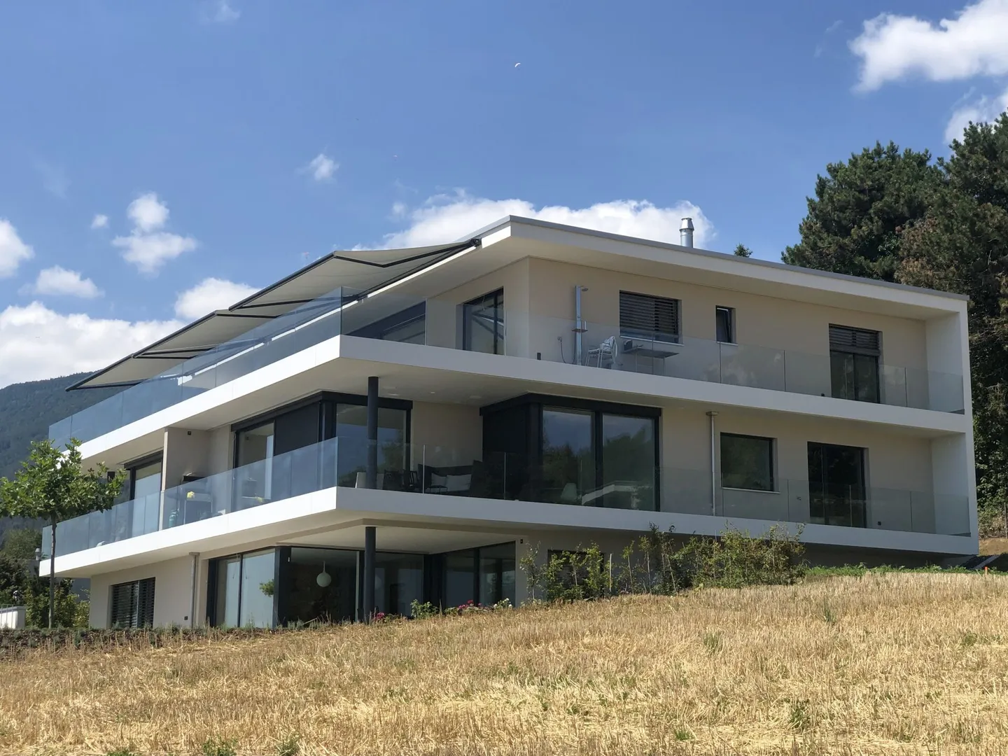 Appartamento smart home arredato esclusivo di 3,5 stanze con vista panoramica - Foto 1 di 5